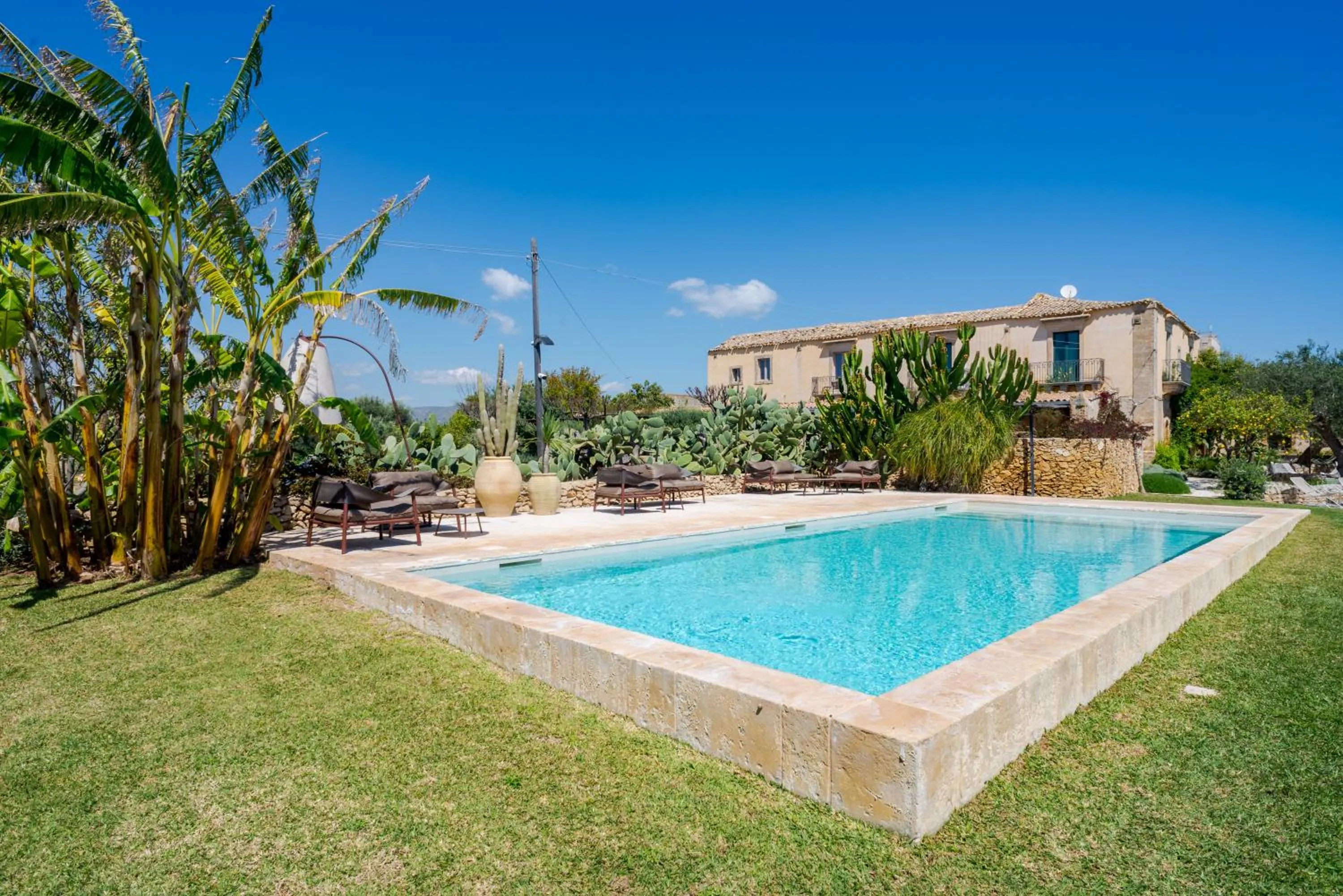 Swimming pool in Baglio Siciliamo Country House