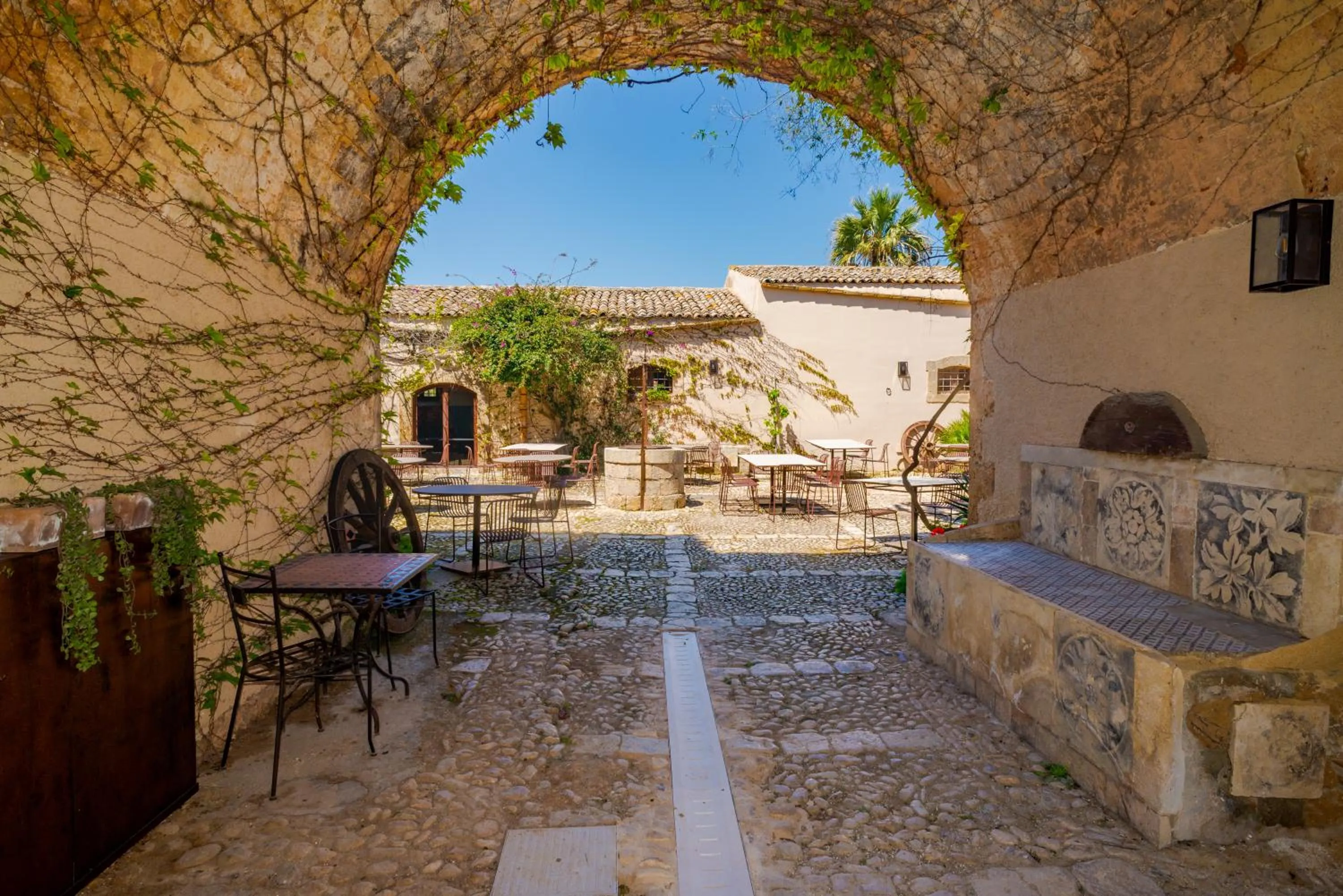 Patio in Baglio Siciliamo Country House