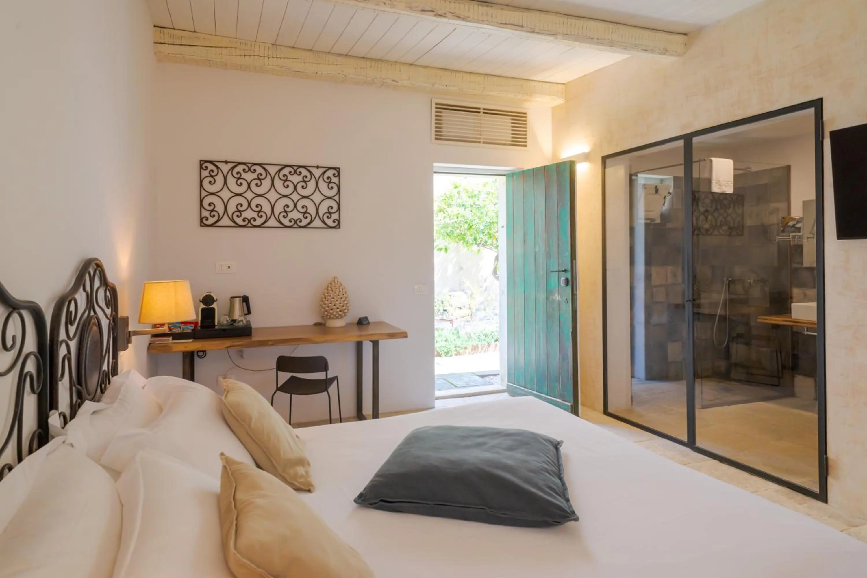 Bedroom, Bed in Baglio Siciliamo Country House