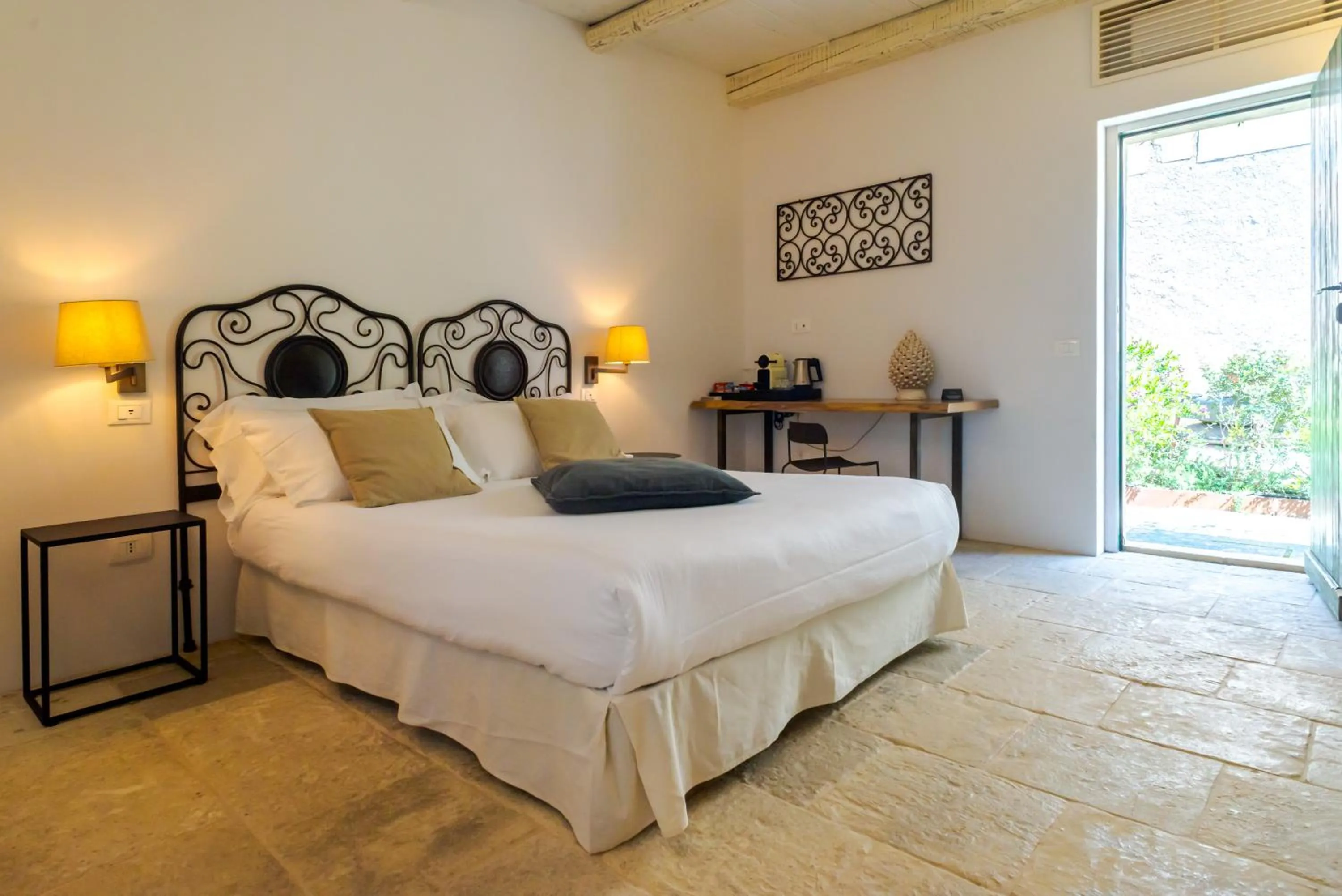 Bedroom, Bed in Baglio Siciliamo Country House