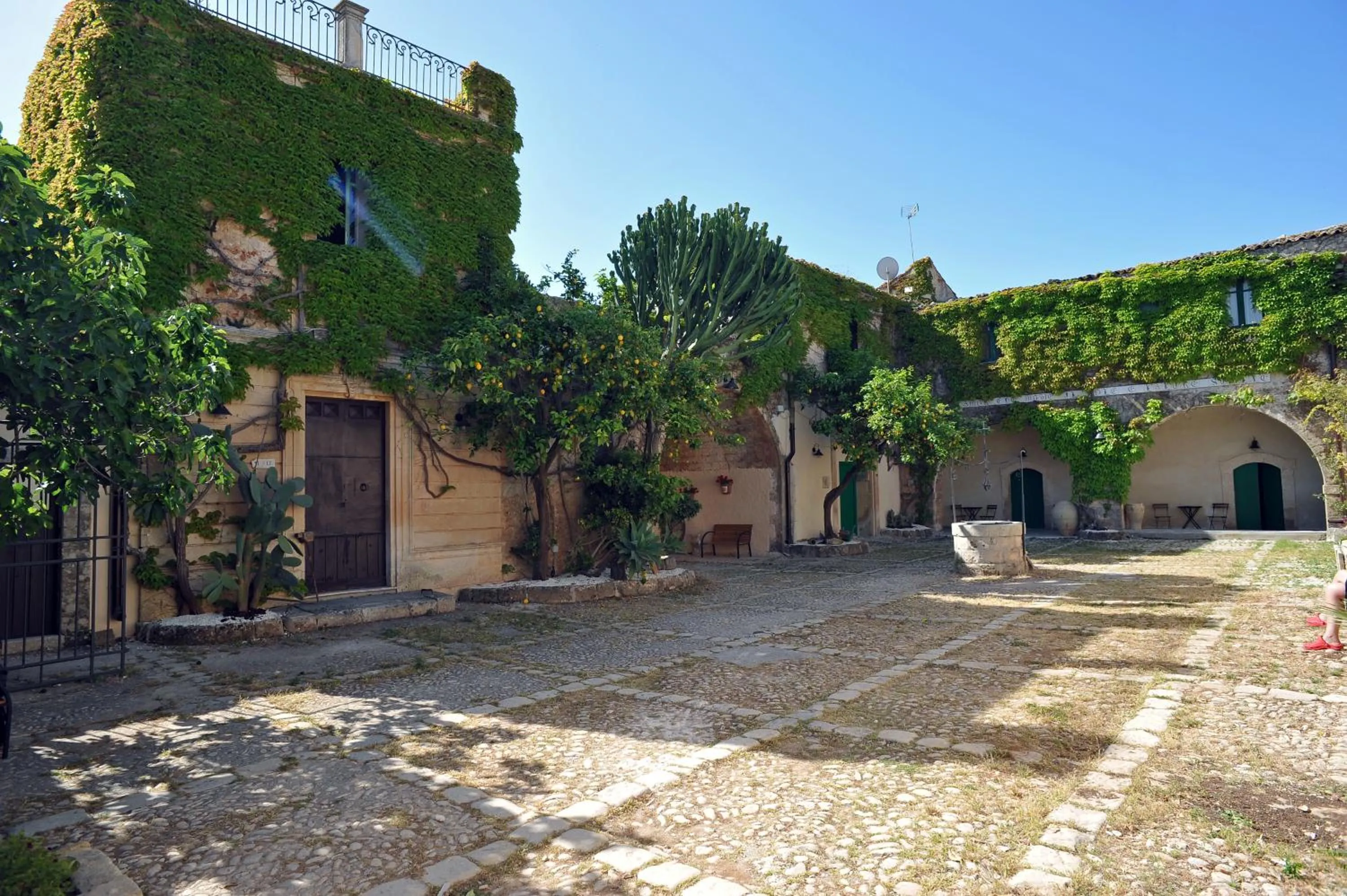 Facade/entrance in Baglio Siciliamo Country House