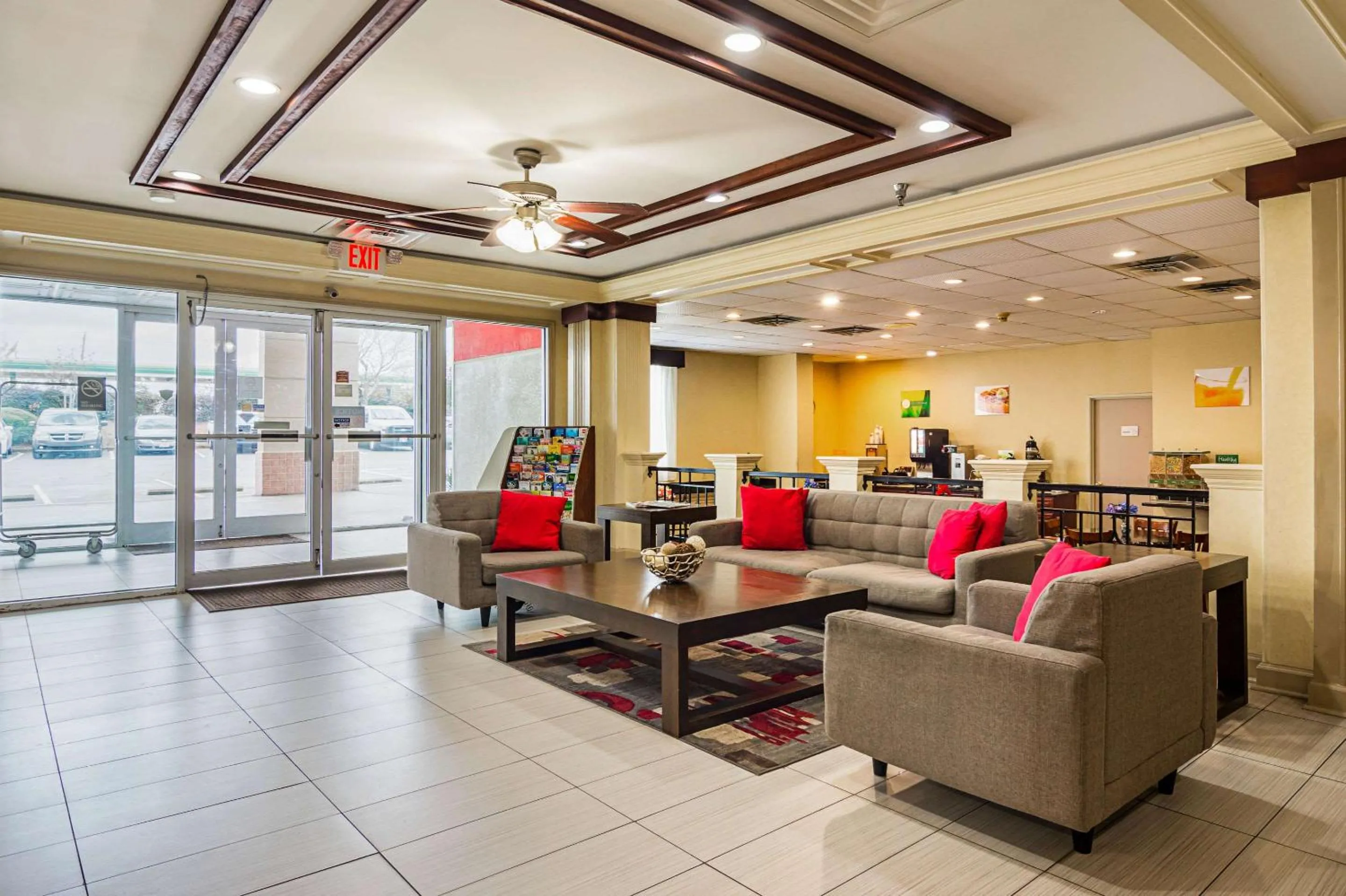 Lobby or reception in Quality Suites Atlanta Airport East