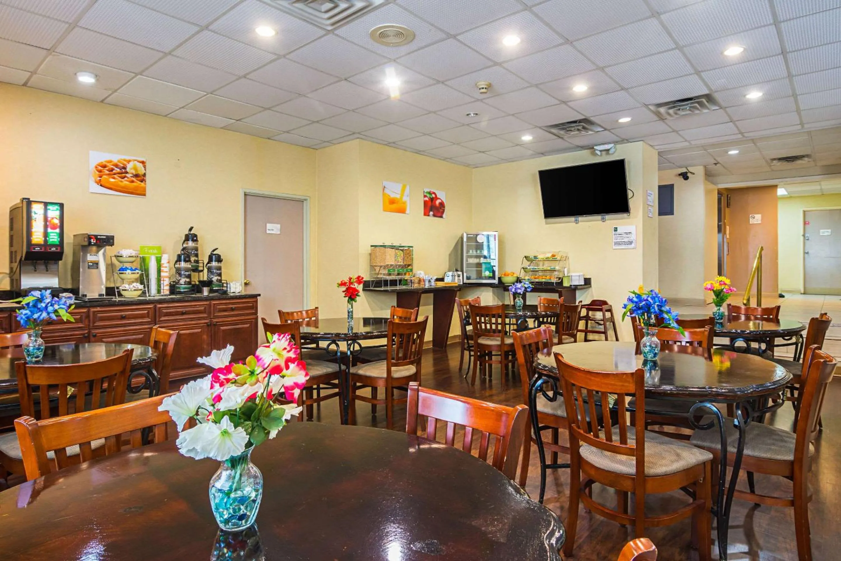 Restaurant/places to eat in Quality Suites Atlanta Airport East