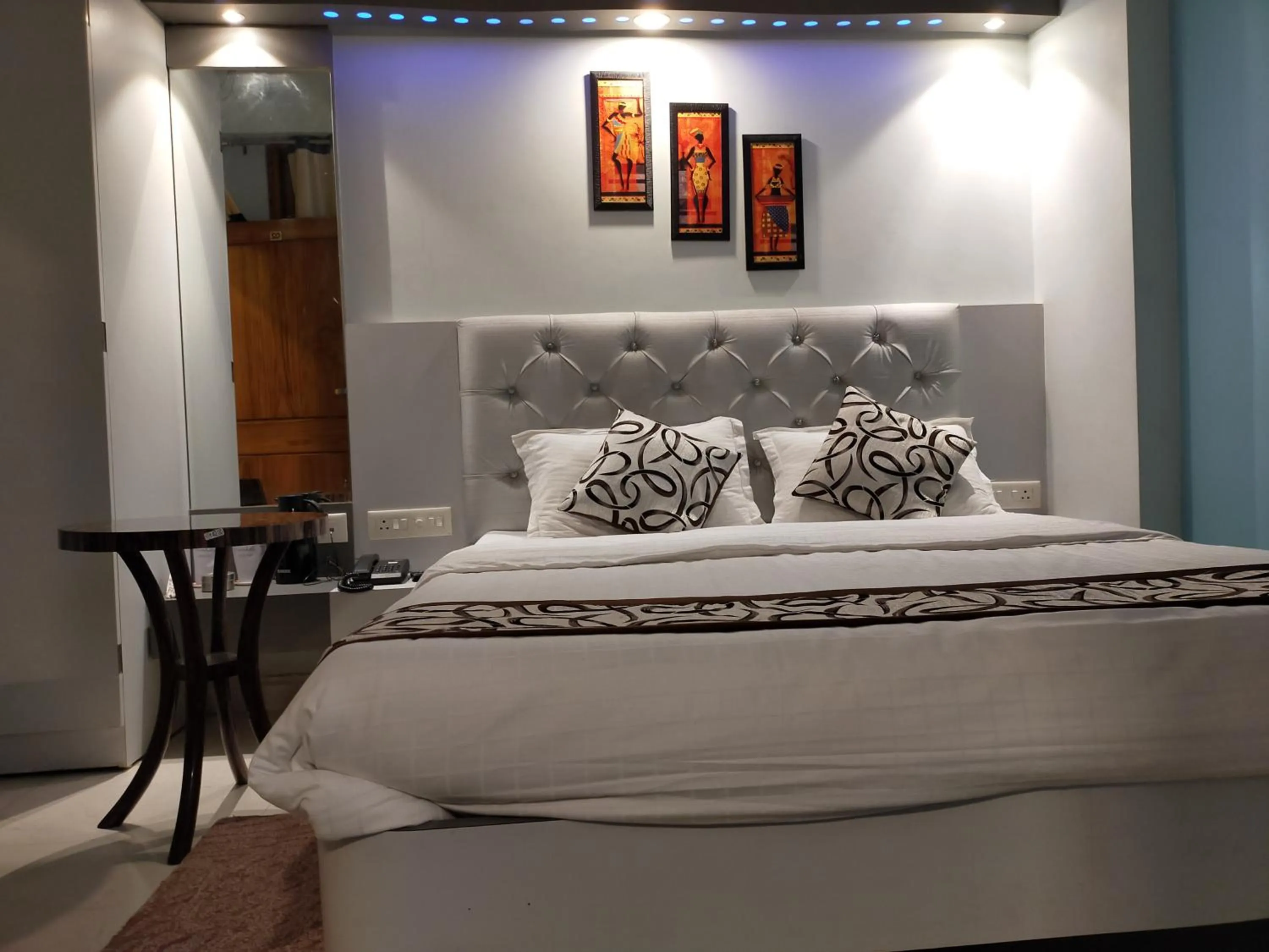 Bed in Hotel Prabhat