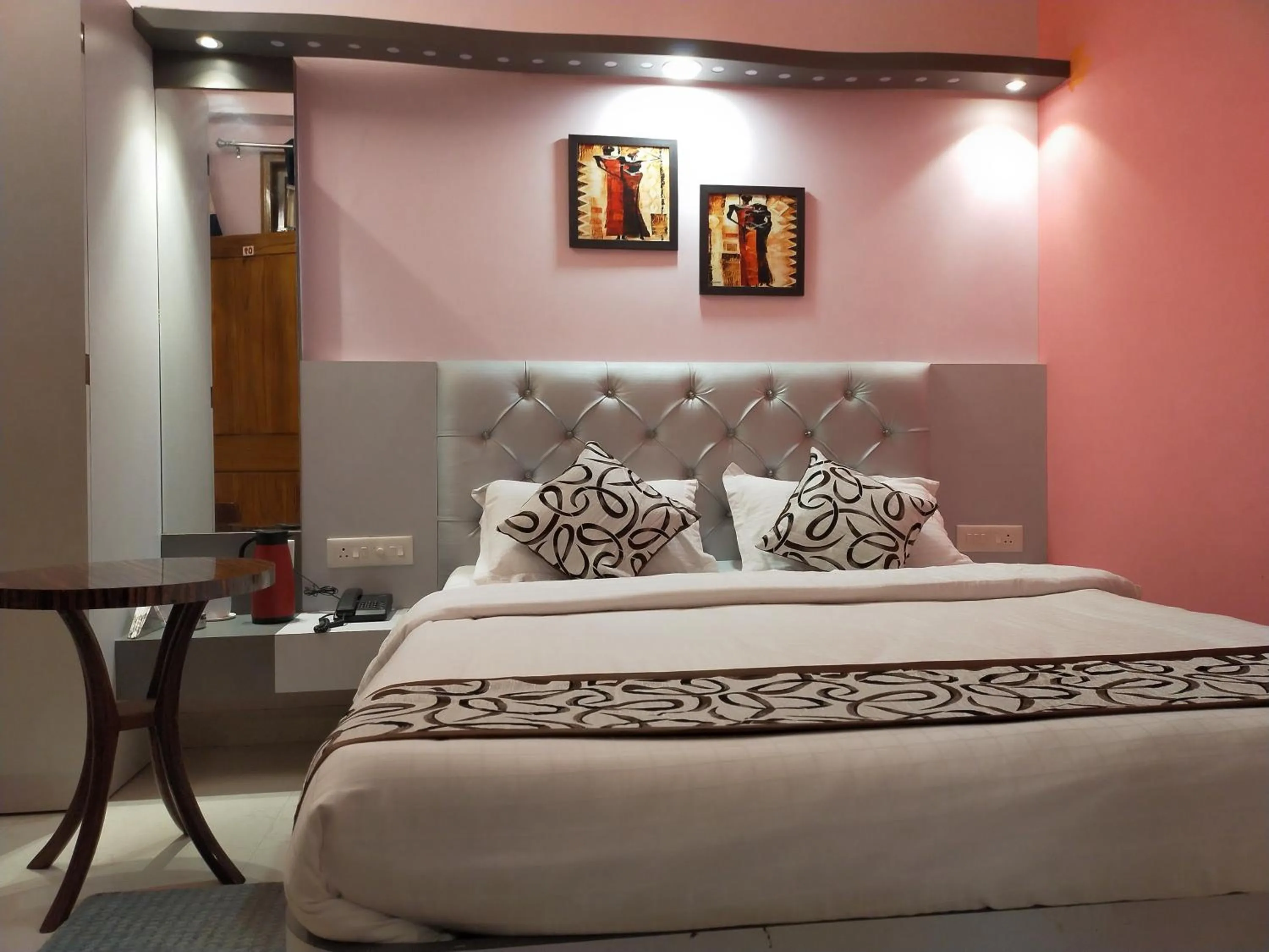 Bed in Hotel Prabhat