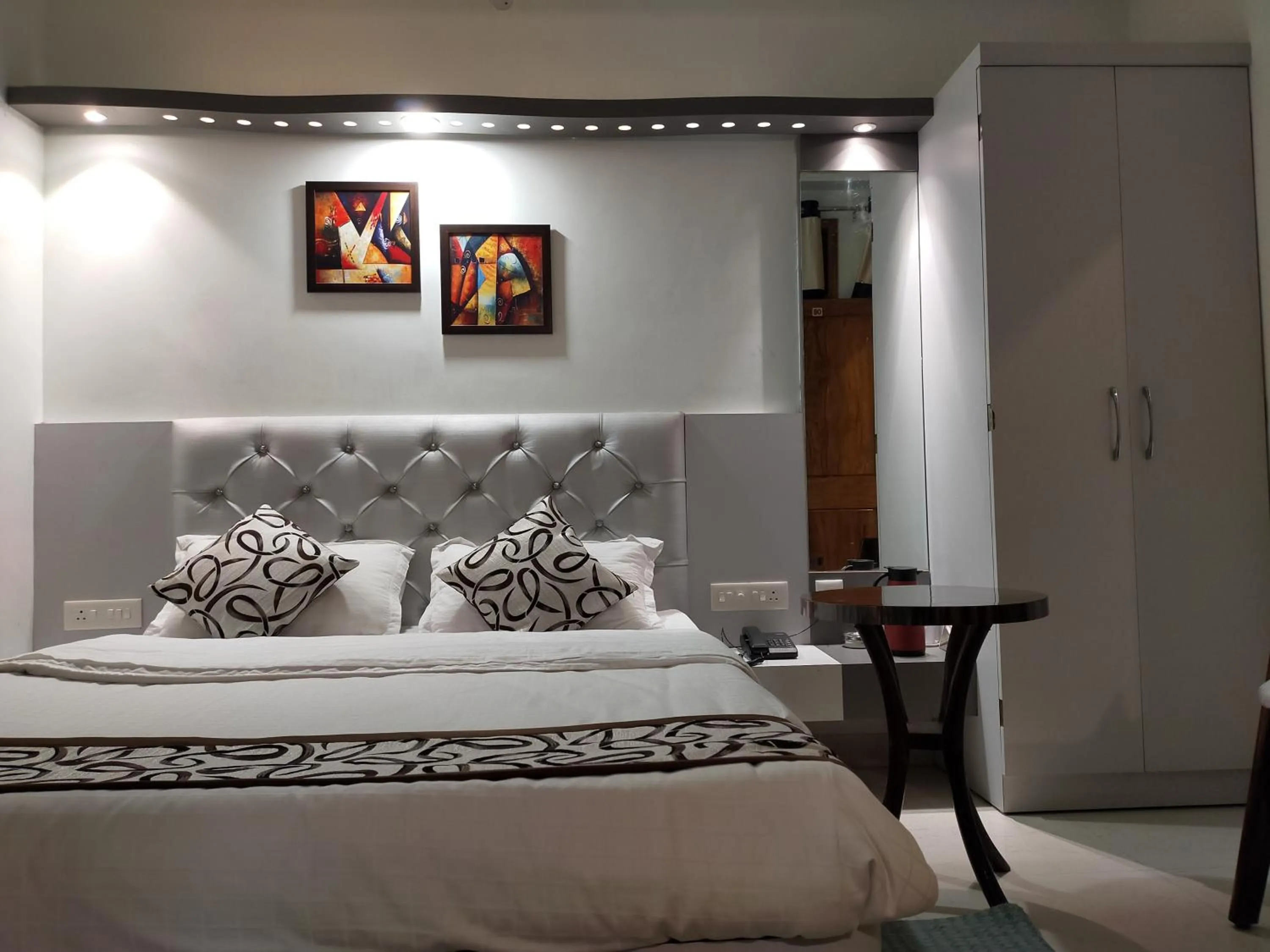 Bed in Hotel Prabhat