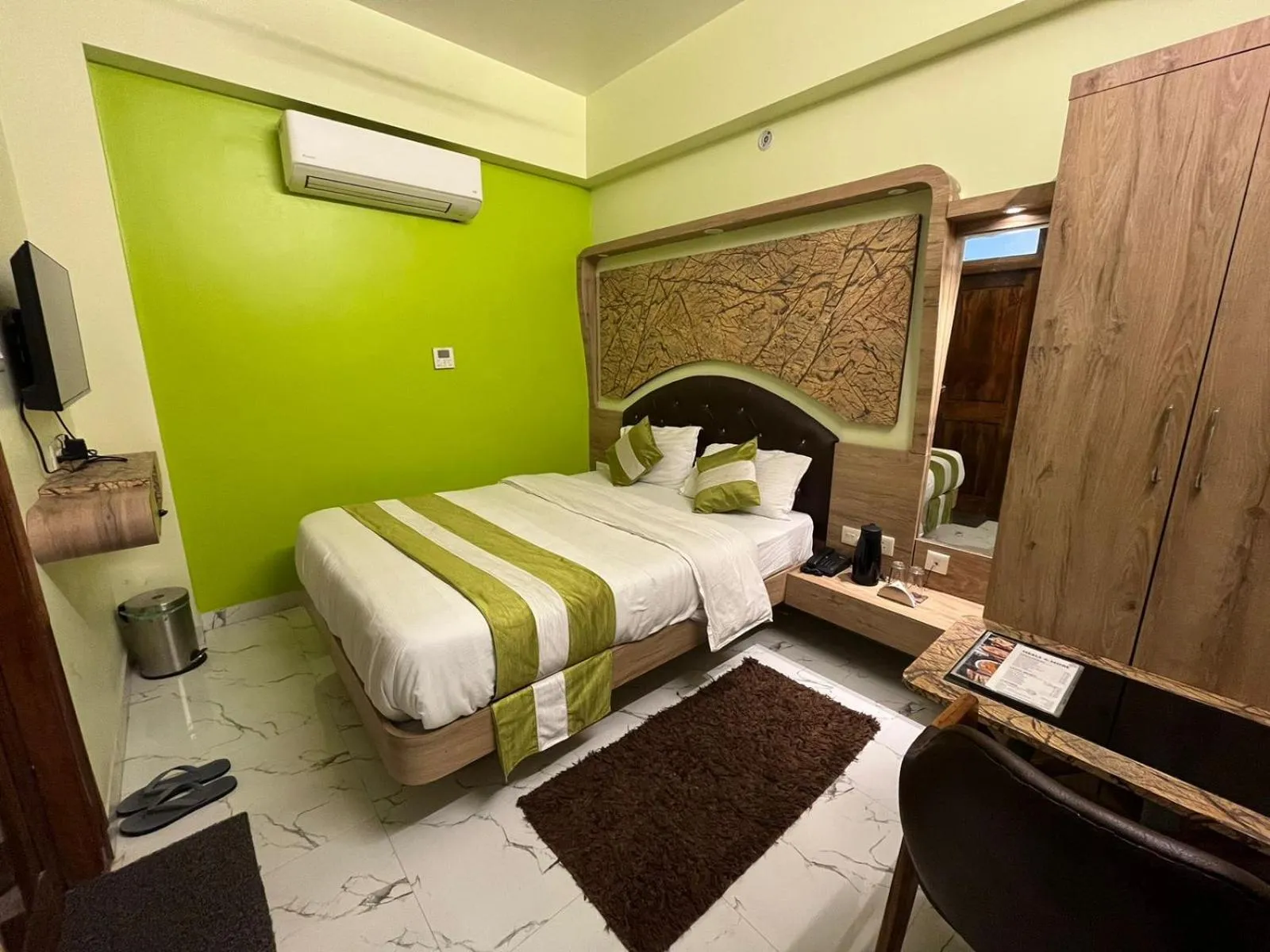 Bed in Hotel Prabhat