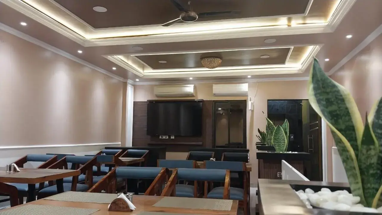 Restaurant/places to eat in Hotel Prabhat Restaurant/places to eat in Hotel Prabhat