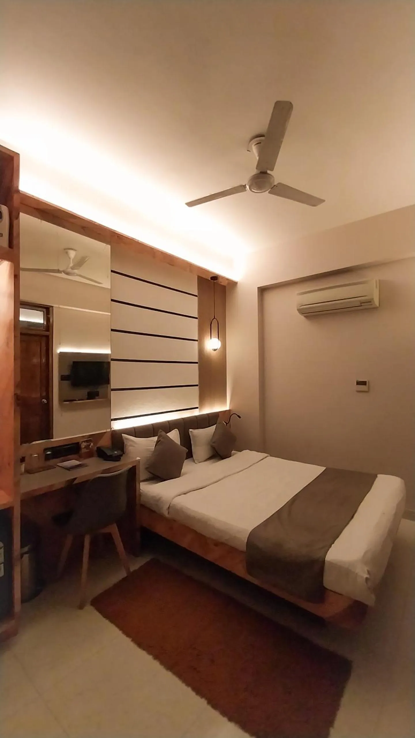 Bed in Hotel Prabhat