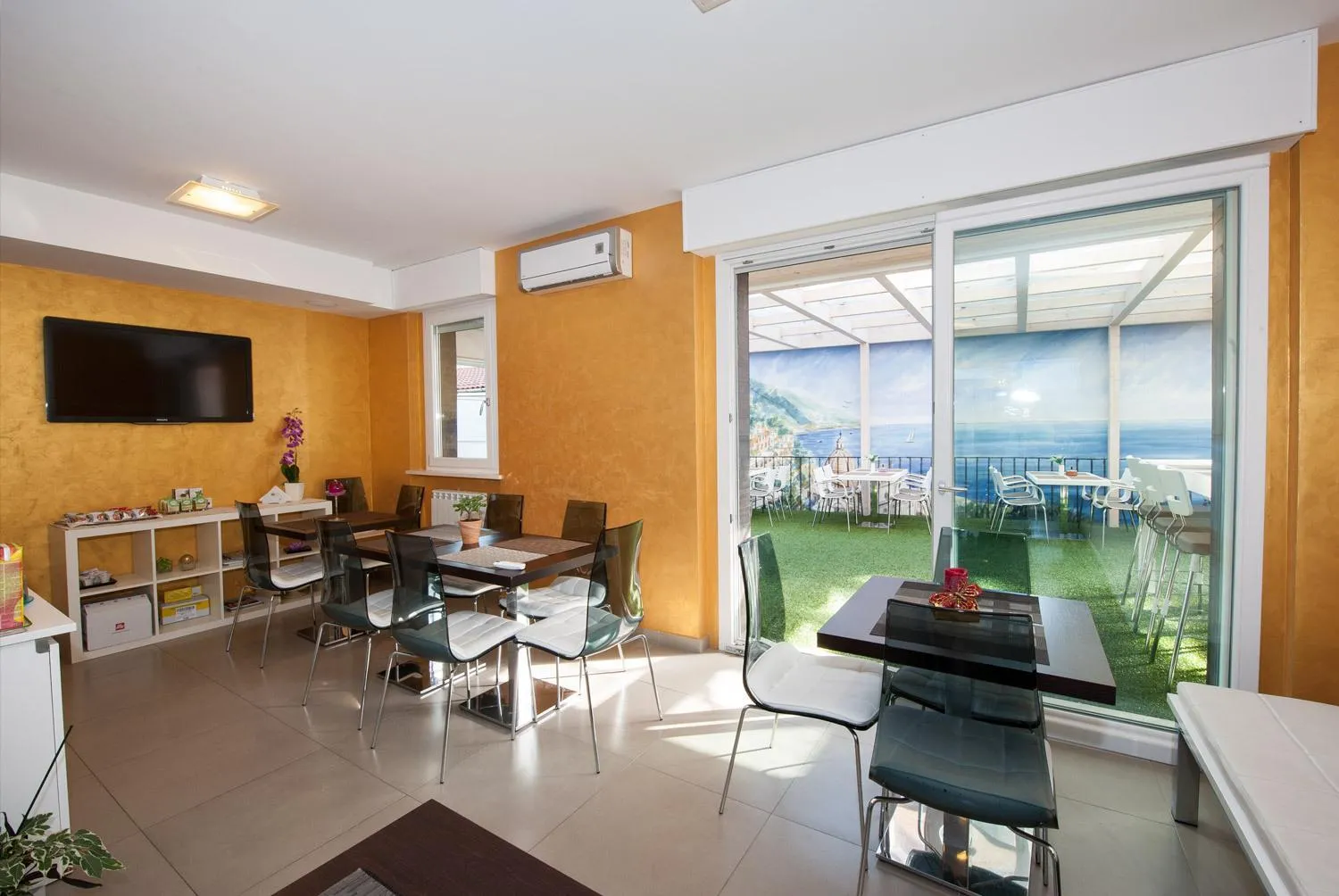 Restaurant/places to eat in Jolie Bed And Breakfast