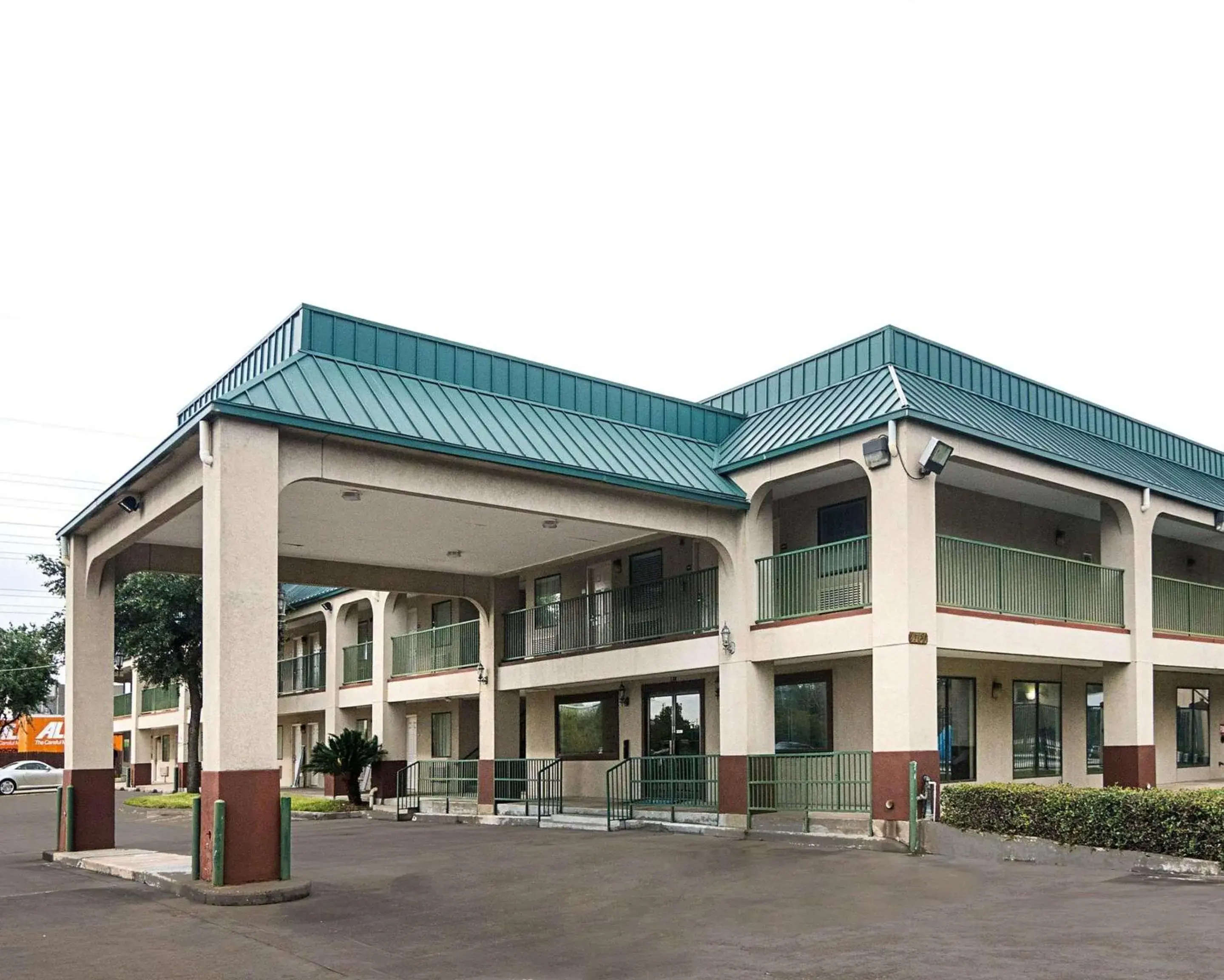 Property building in Rodeway Inn & Suites Hwy 290 NW Property building in Rodeway Inn & Suites Hwy 290 NW