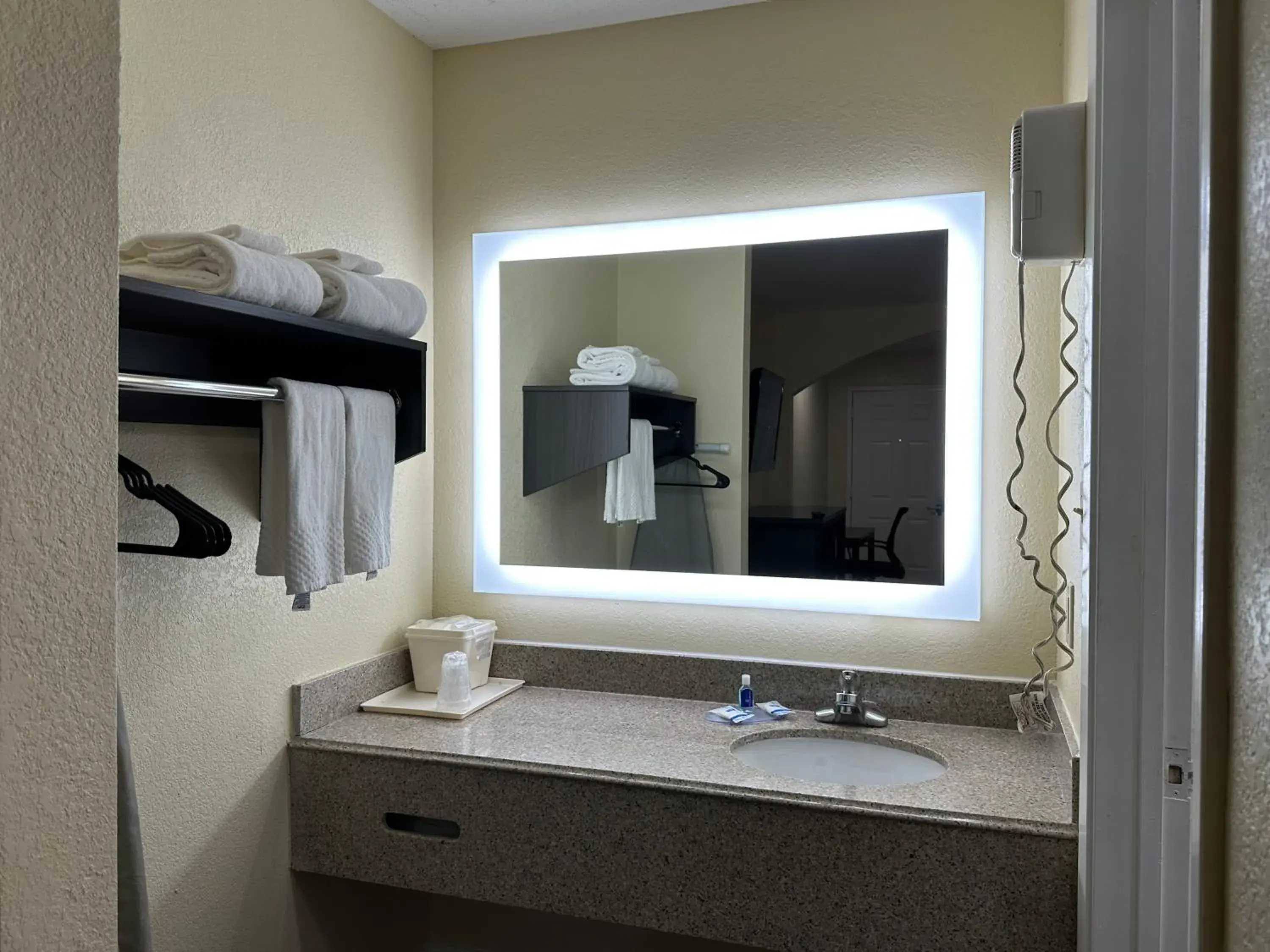 King Room - Non-Smoking in Rodeway Inn & Suites Hwy 290 NW King Room - Non-Smoking in Rodeway Inn & Suites Hwy 290 NW