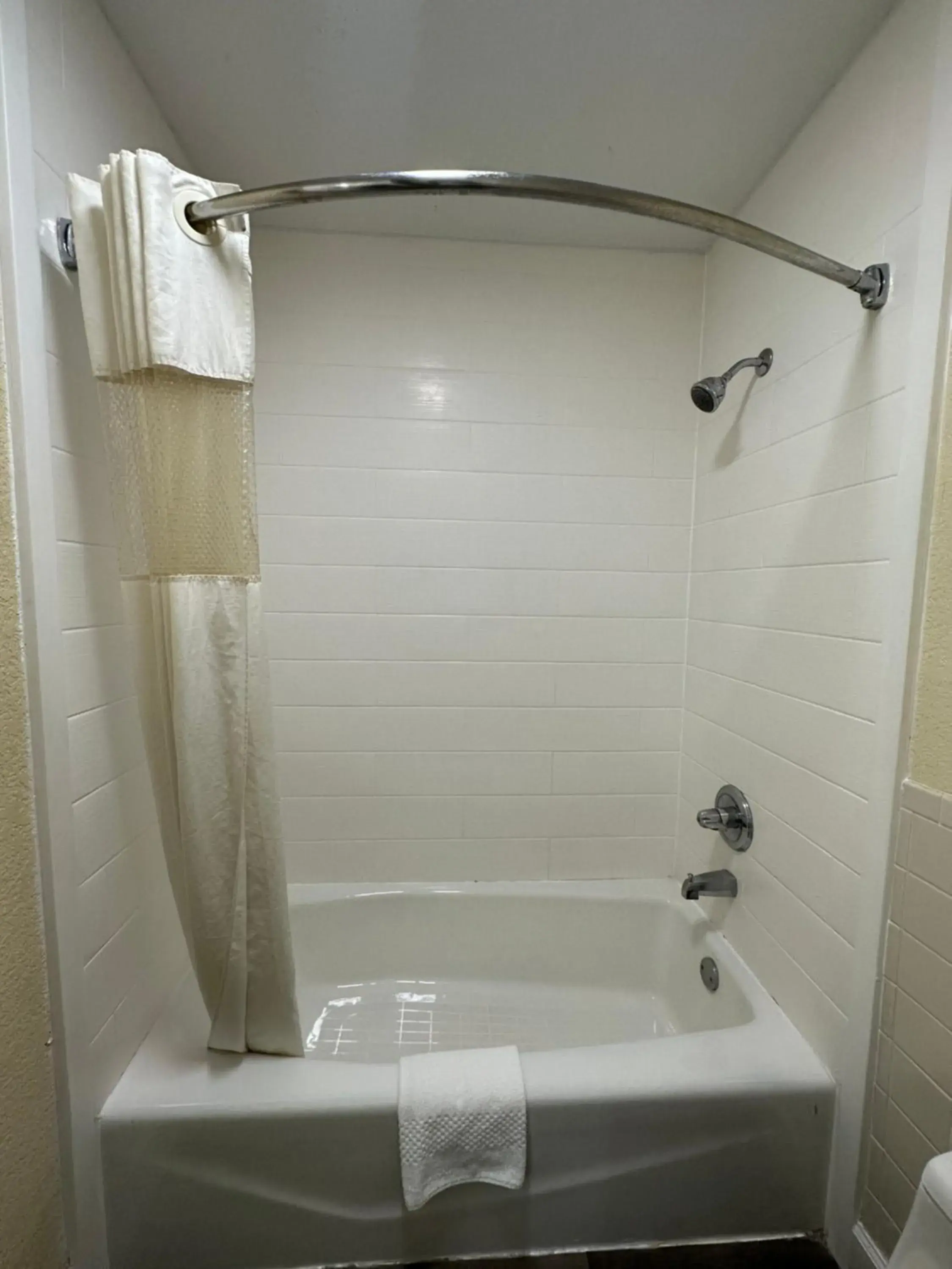 King Suite - Non-Smoking in Rodeway Inn & Suites Hwy 290 NW King Suite - Non-Smoking in Rodeway Inn & Suites Hwy 290 NW