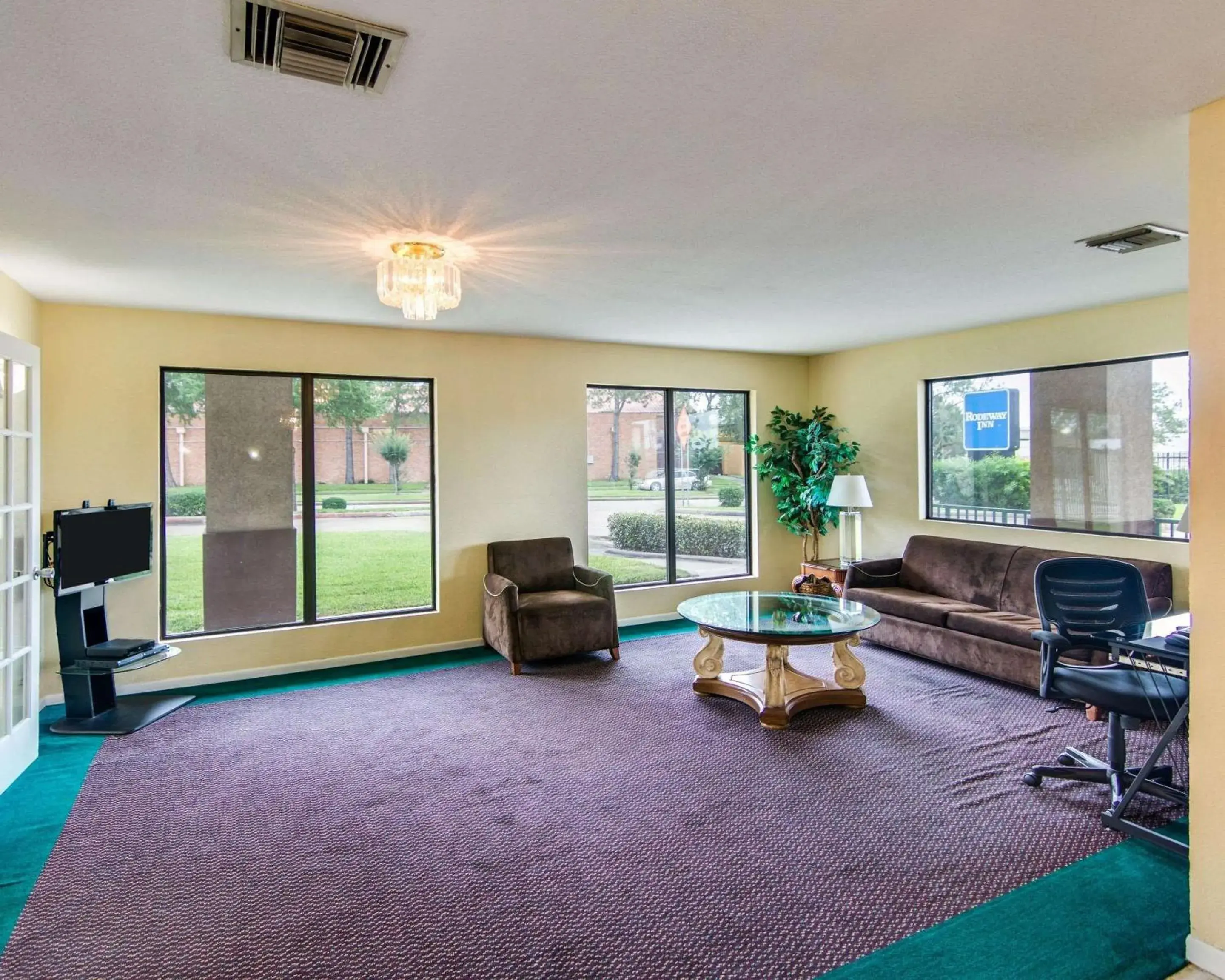 Lobby or reception in Rodeway Inn & Suites Hwy 290 NW Lobby or reception in Rodeway Inn & Suites Hwy 290 NW