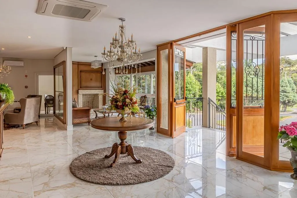 Communal lounge/ TV room in Colina Lagos Hotel