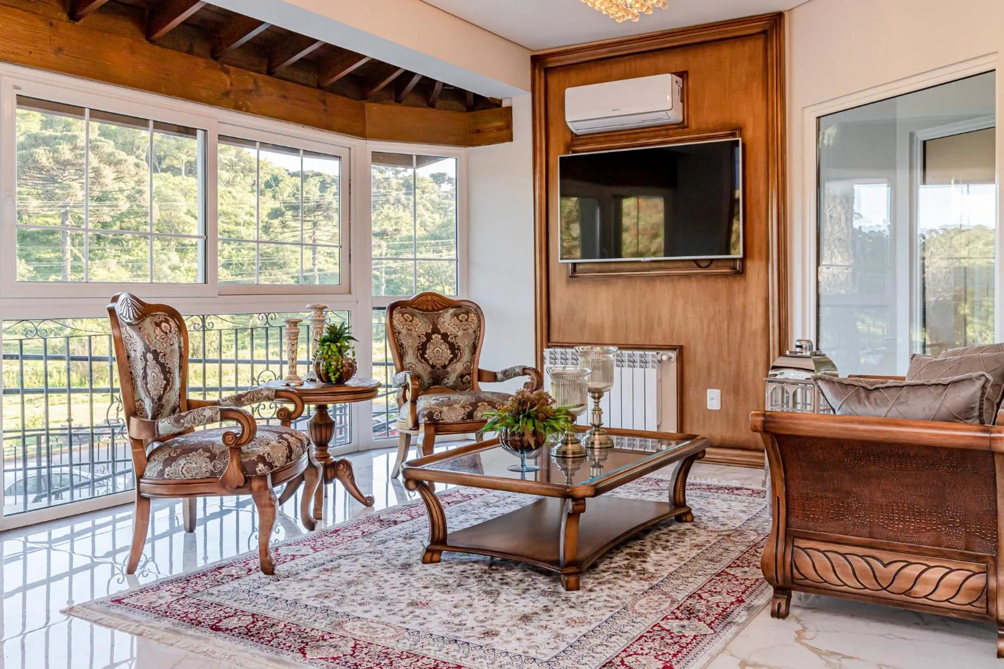 Communal lounge/ TV room in Colina Lagos Hotel