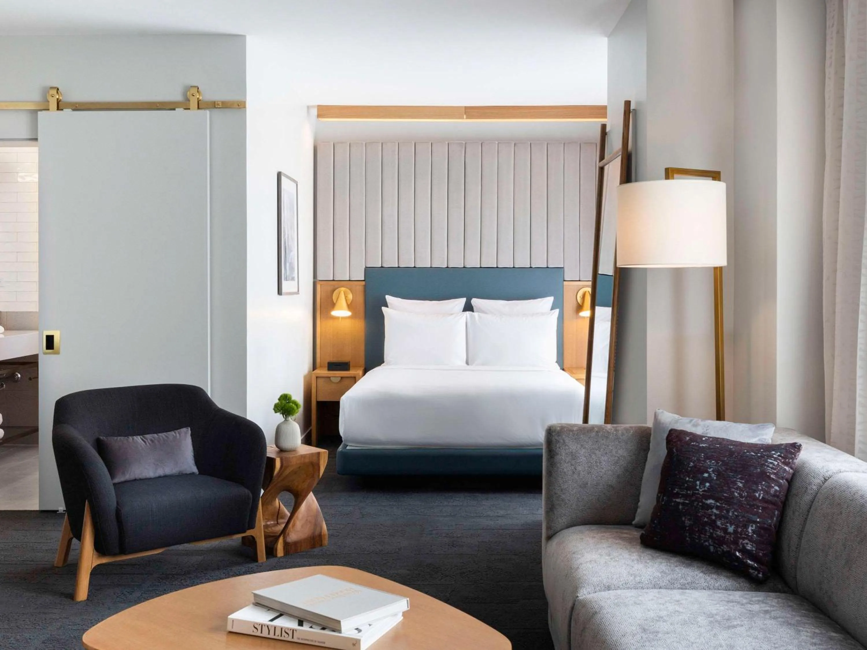 Deluxe Queen Suite in 21c Museum Hotel Chicago