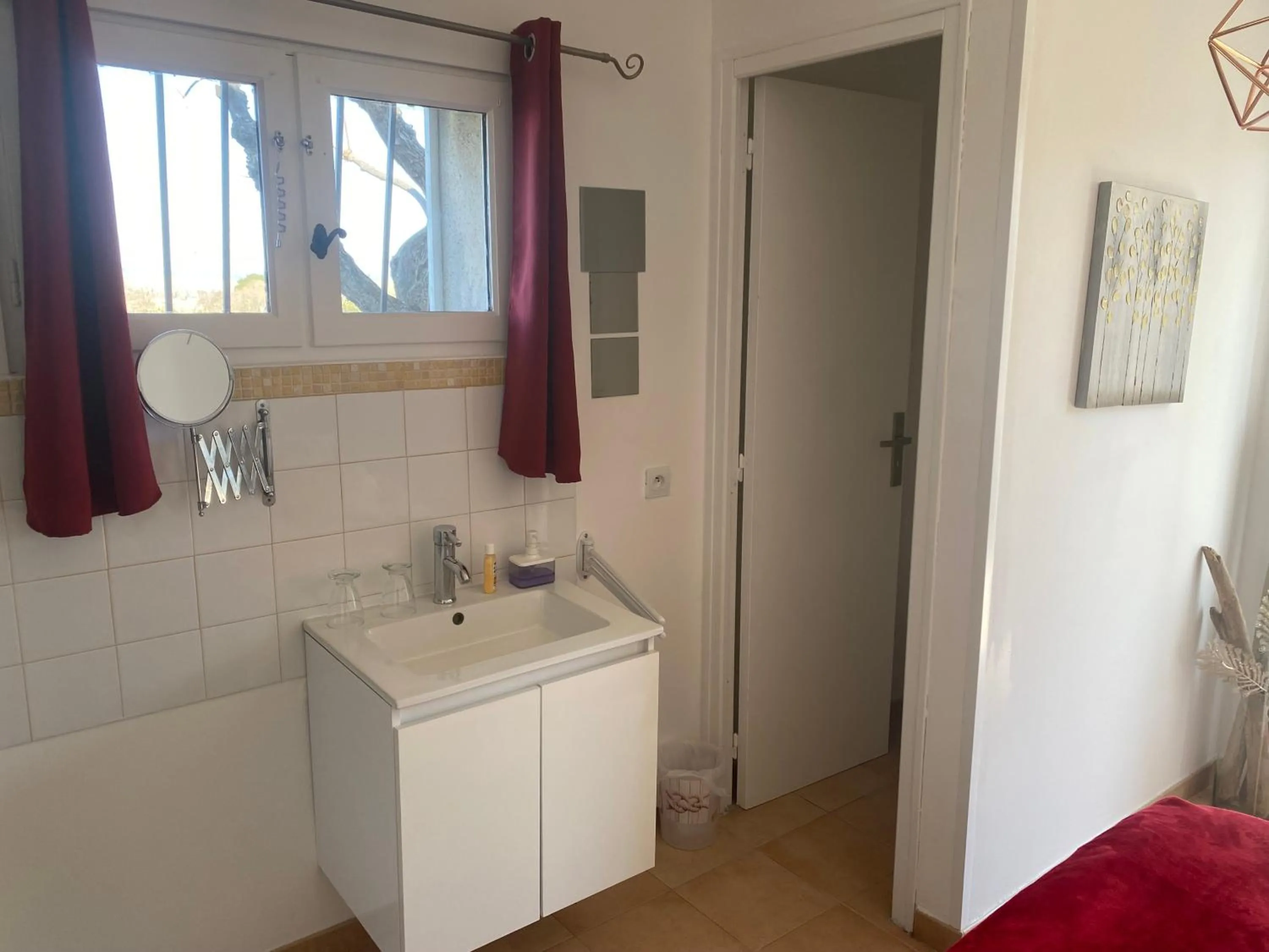 Bathroom in chambre d'hotes les cigales