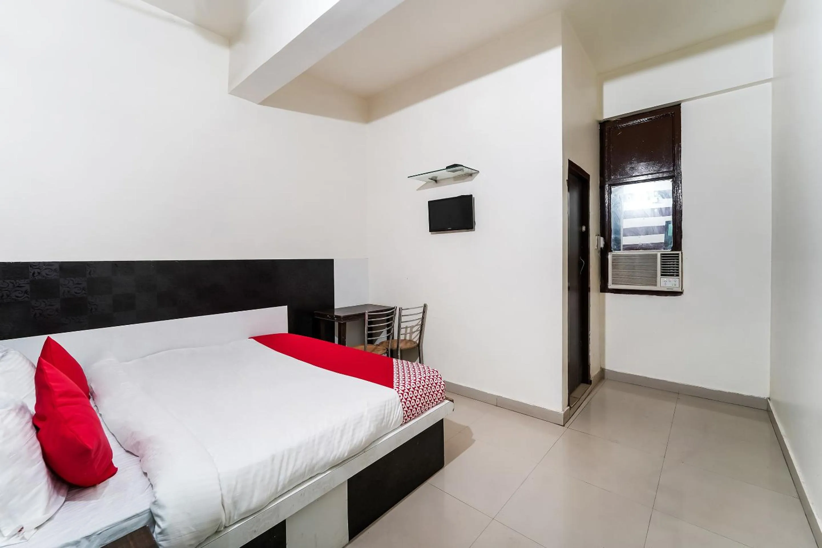 Bedroom, Bed in Hotel O Landlord