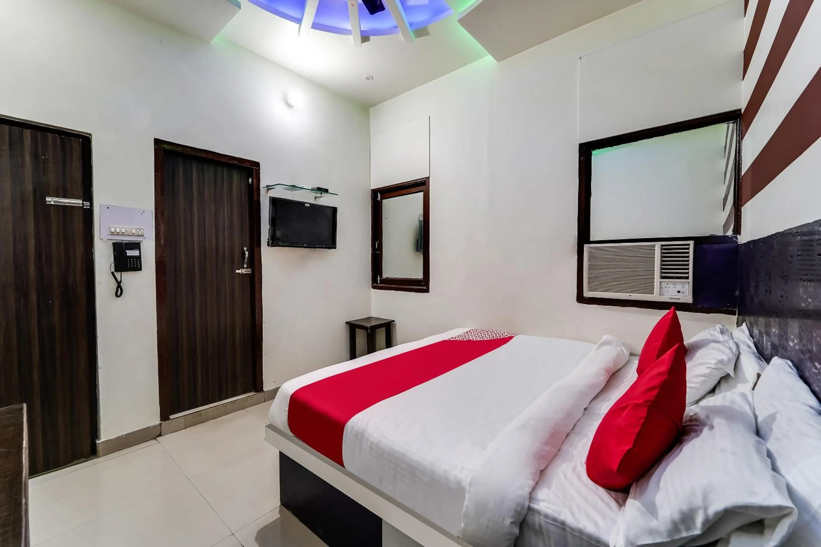 Bedroom, Bed in Hotel O Landlord