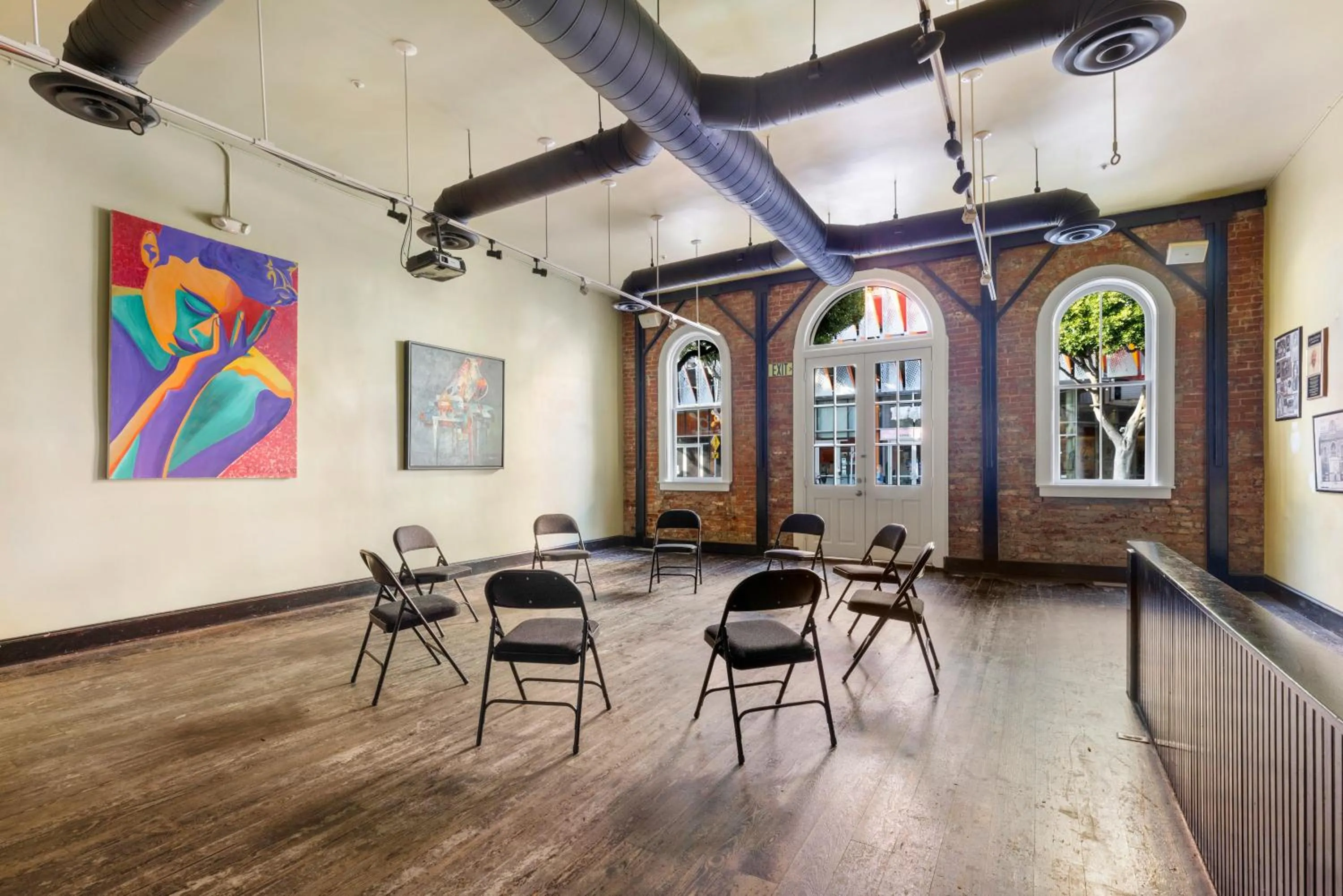 Meeting/conference room in HI Los Angeles Santa Monica Hostel