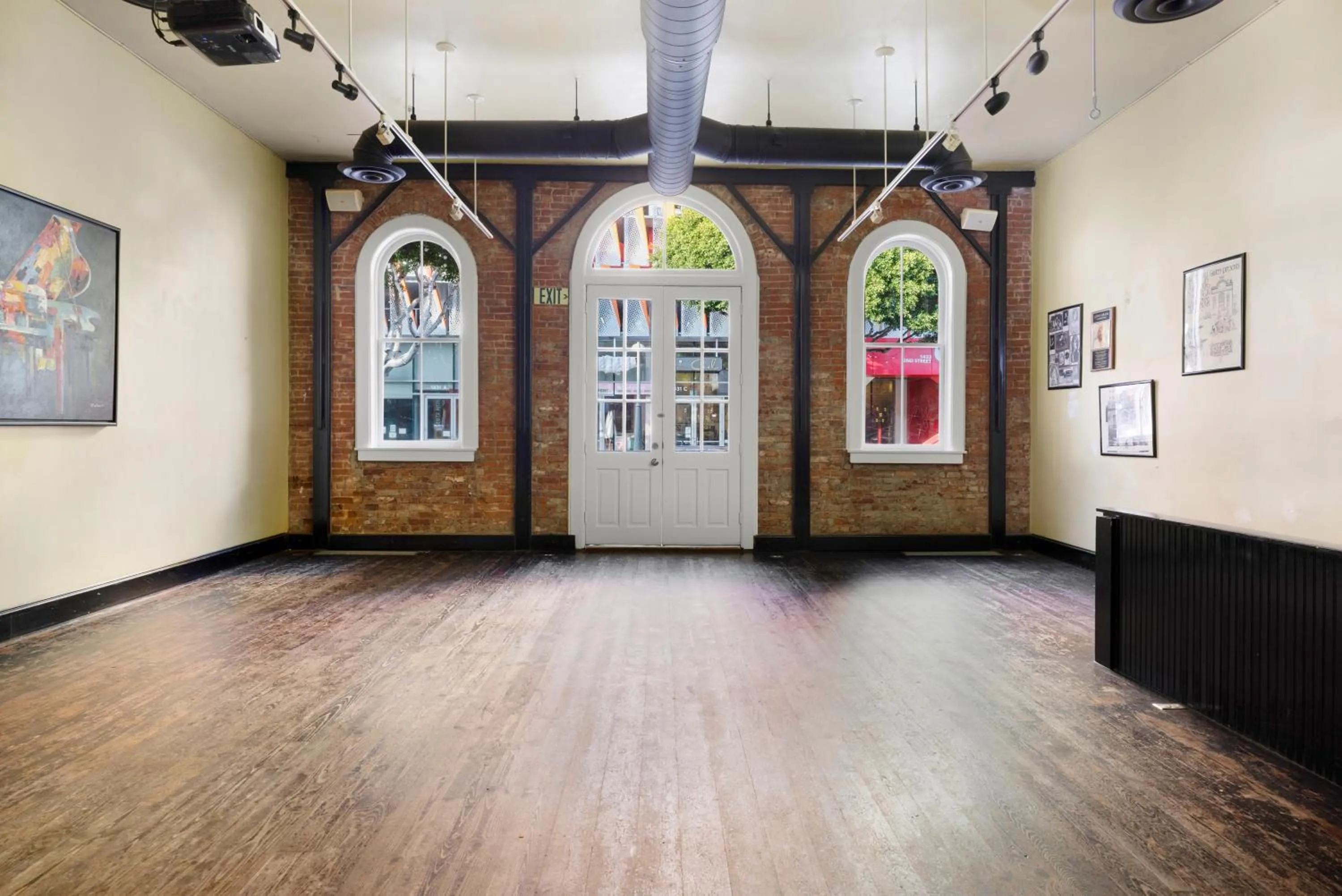 Meeting/conference room in HI Los Angeles Santa Monica Hostel