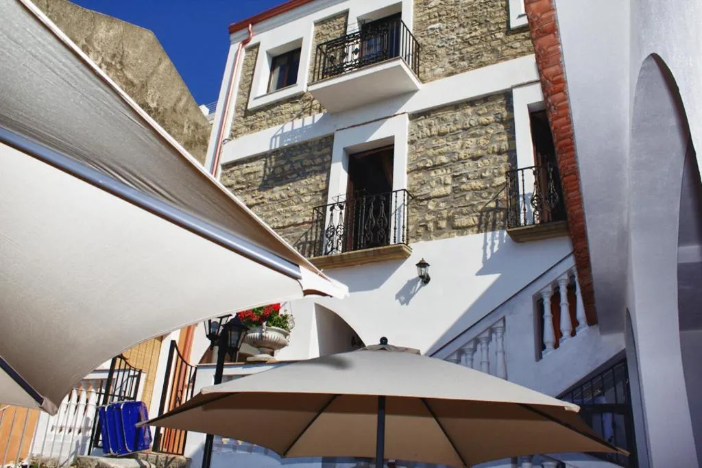 Facade/entrance in Casa Angelieri