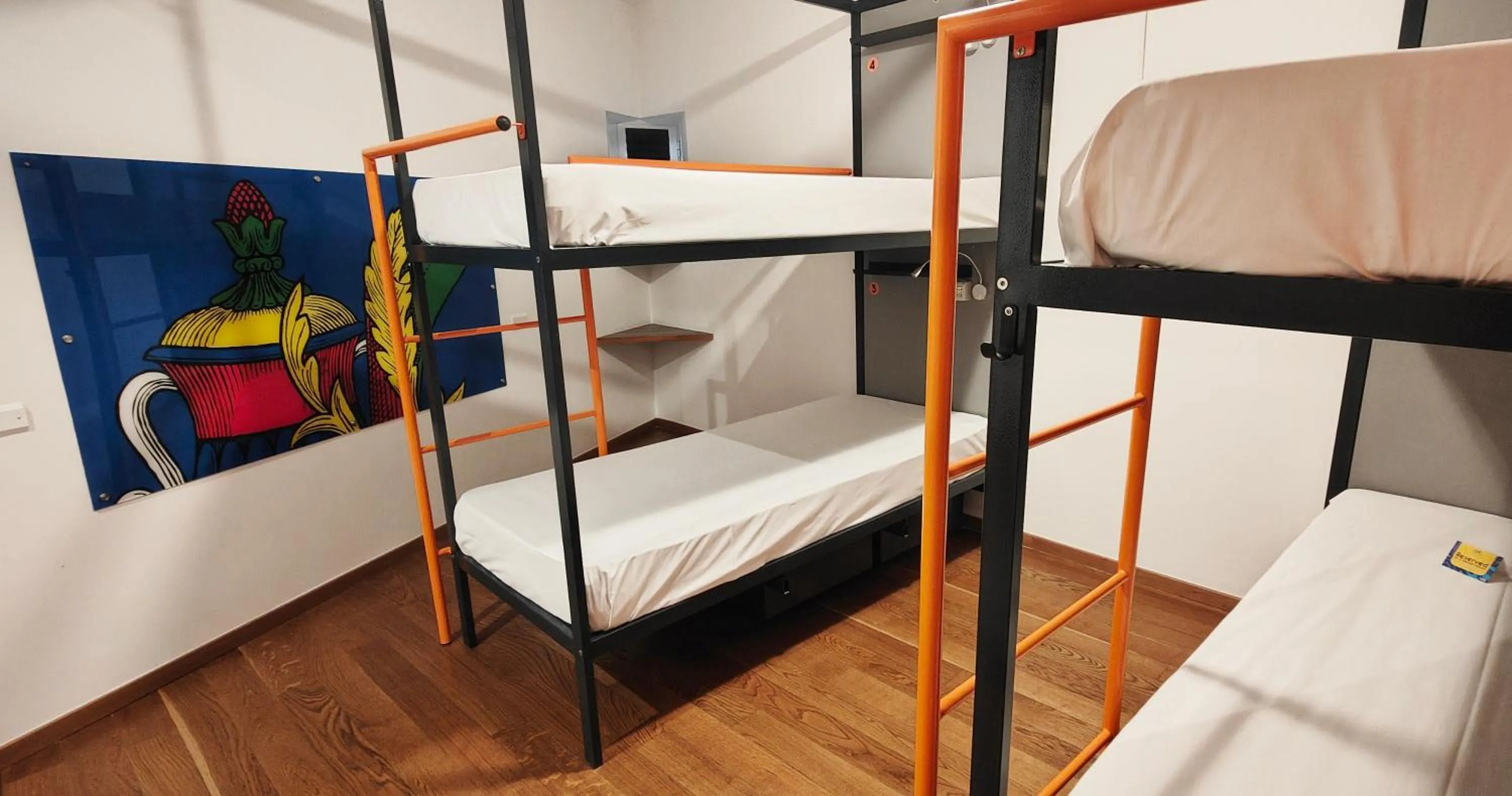 Bed in 4-Bed Mixed Dormitory Room  with Private Bathroom in Tric Trac Hostel
