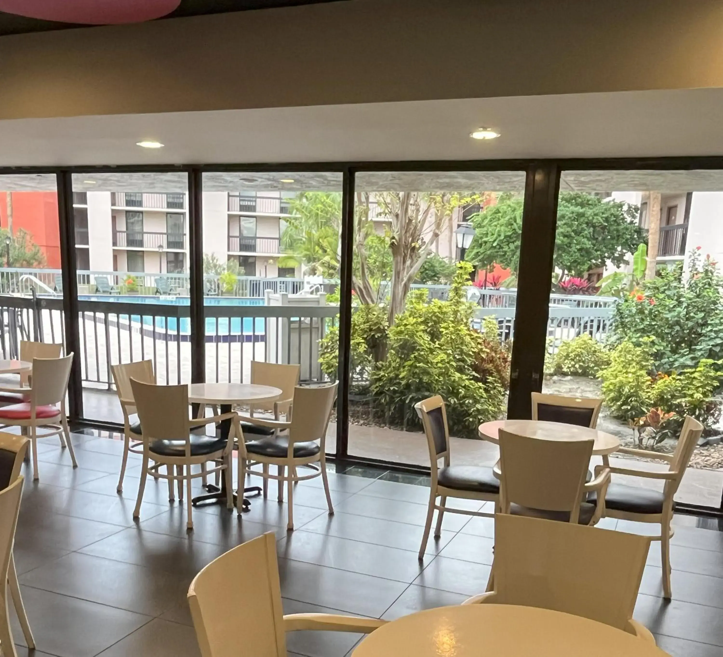 Breakfast in Grand Hotel Orlando at Universal Blvd - Shuttle to Theme Parks Breakfast in Grand Hotel Orlando at Universal Blvd - Shuttle to Theme Parks