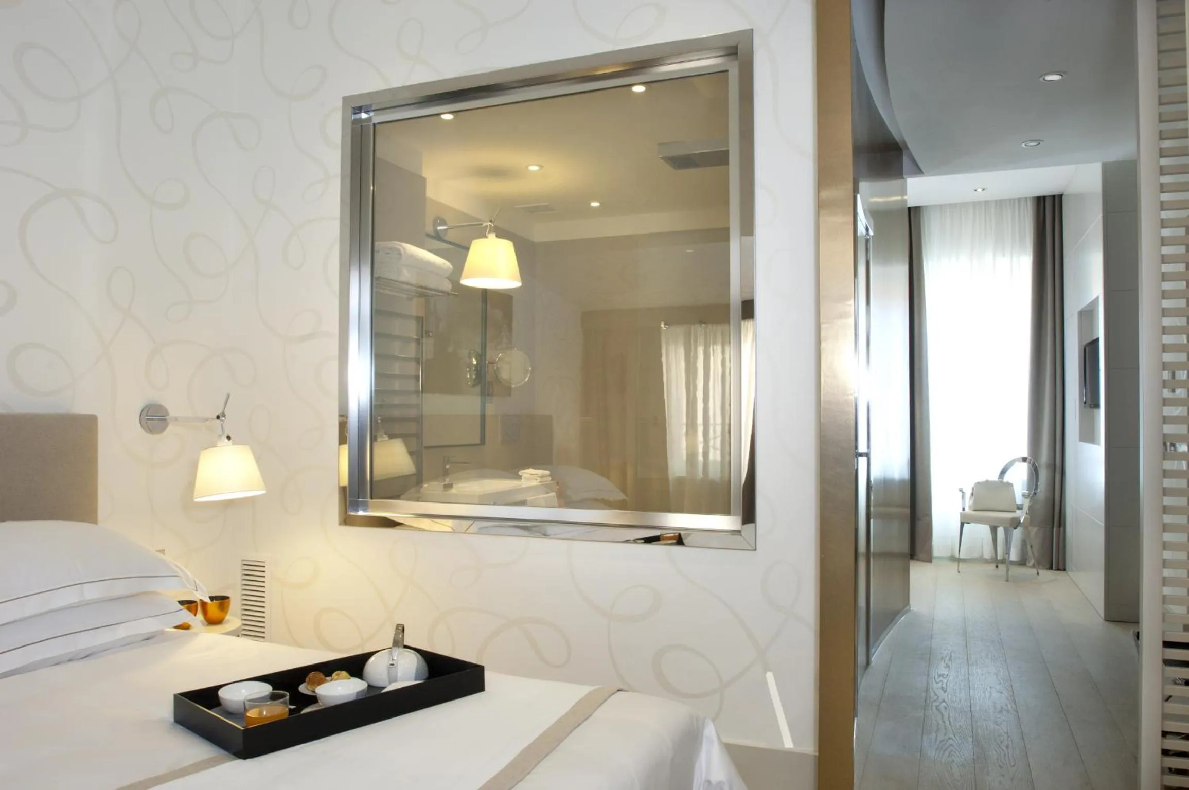 Photo of the whole room, Bed in Mood44