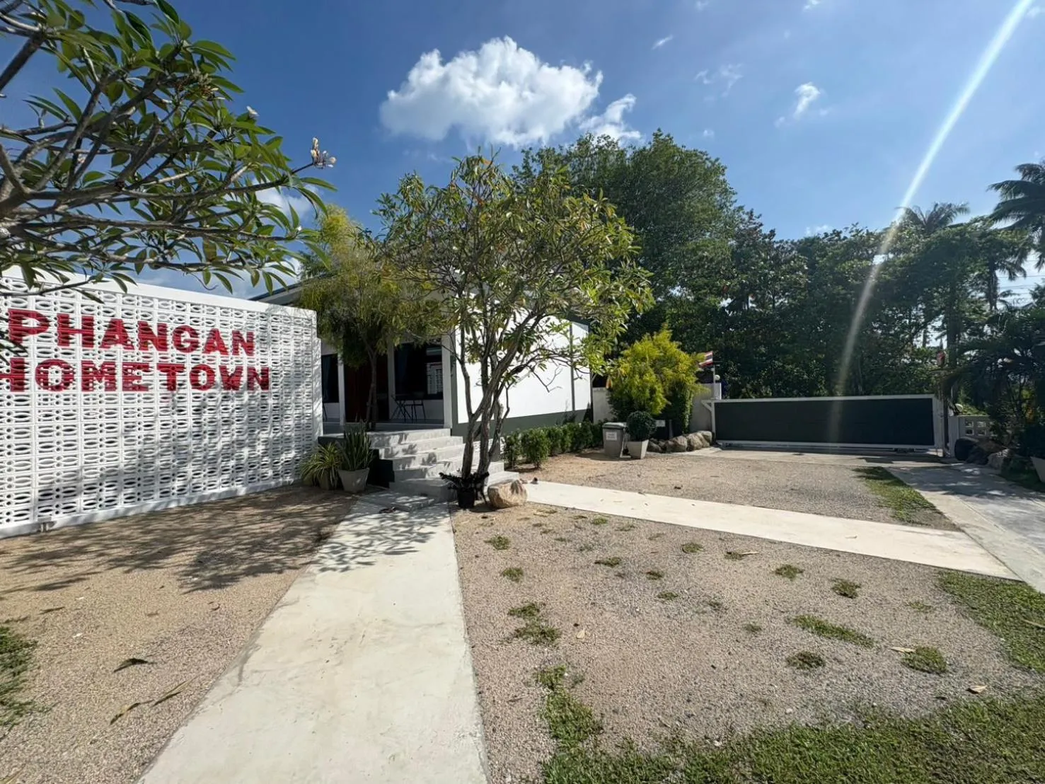 Facade/entrance in Phangan Hometown Resort - Adults Only