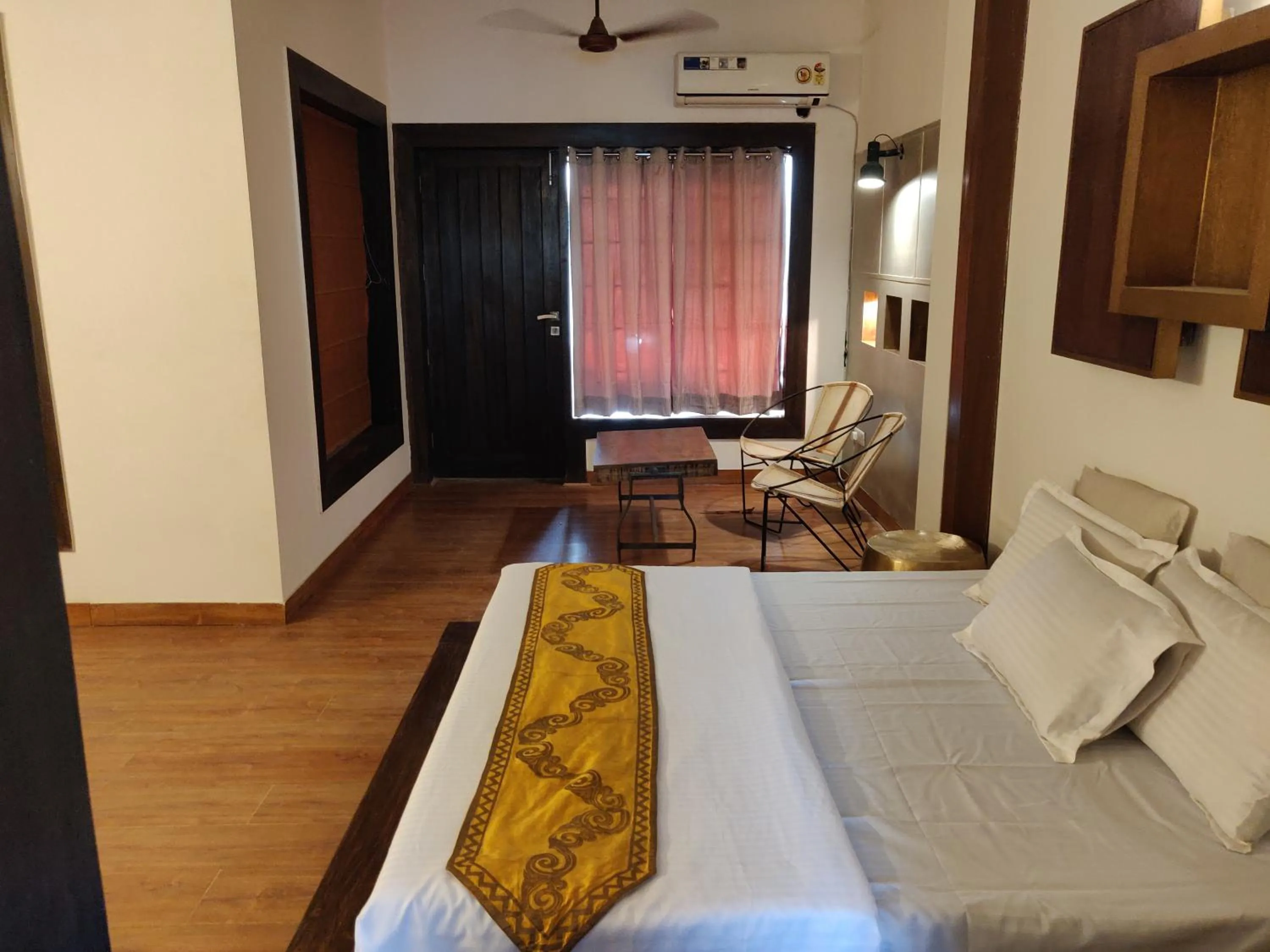 Bedroom, Bed in Aakritii Hotels
