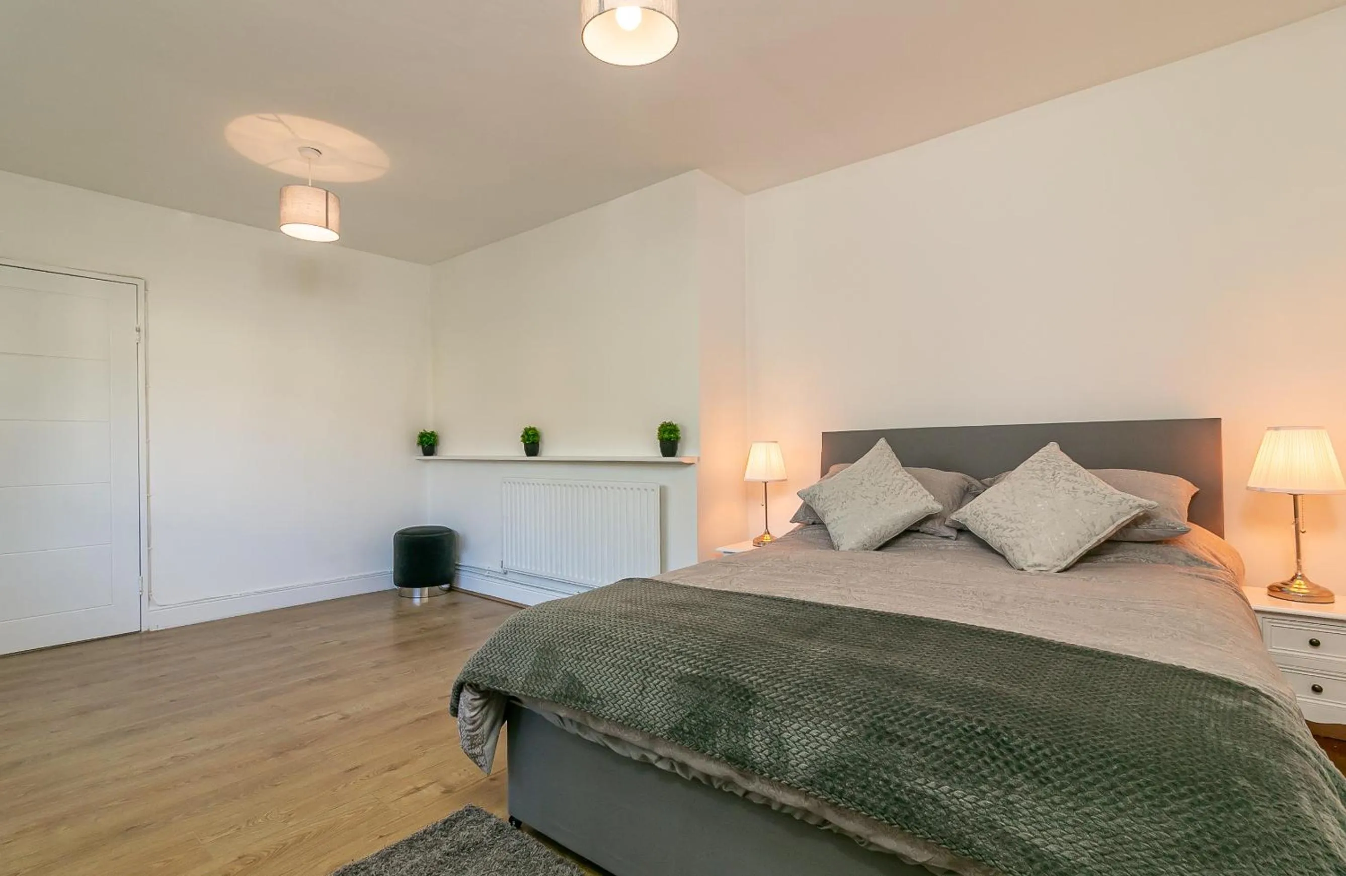 Bedroom, Bed in Hillcrest Lodge