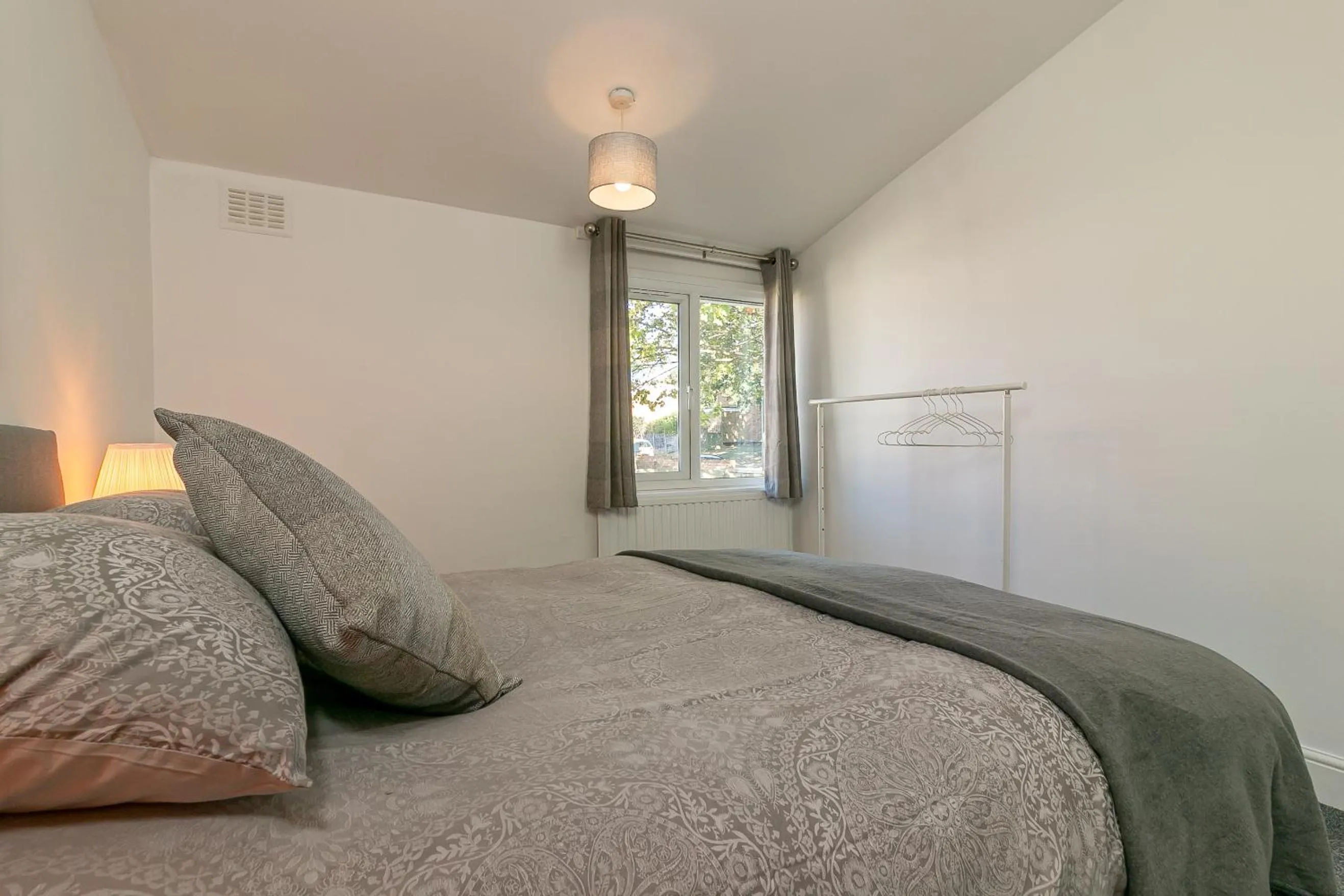 Bedroom, Bed in Hillcrest Lodge