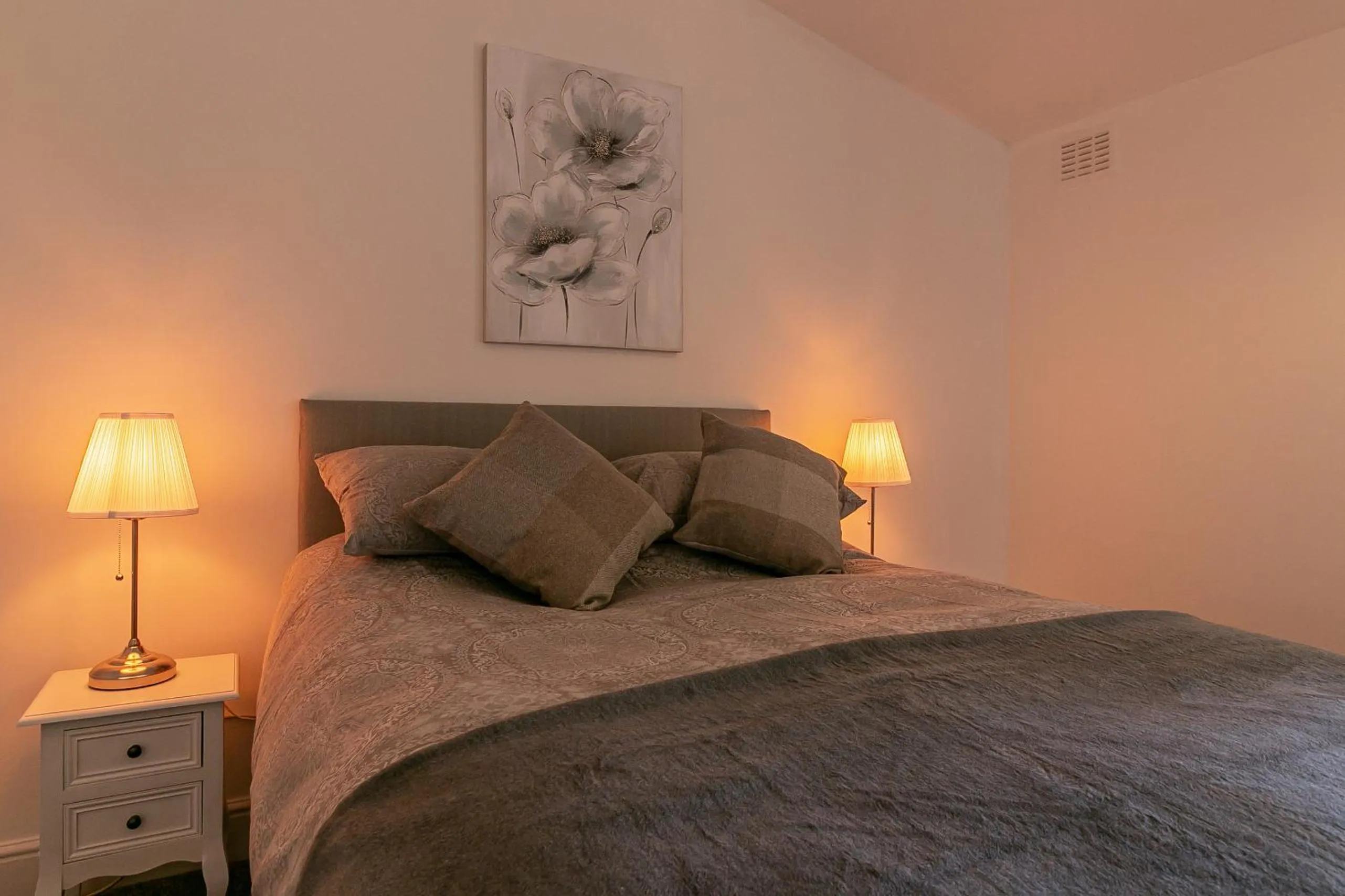 Bedroom, Bed in Hillcrest Lodge