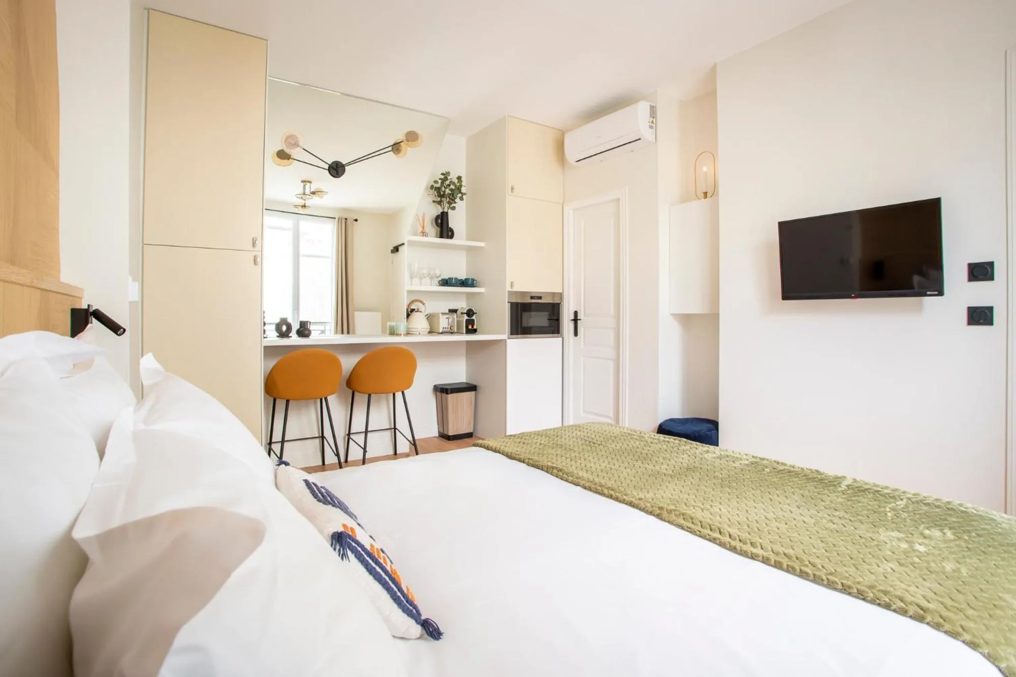 Bed in Best Stay Jeuneurs