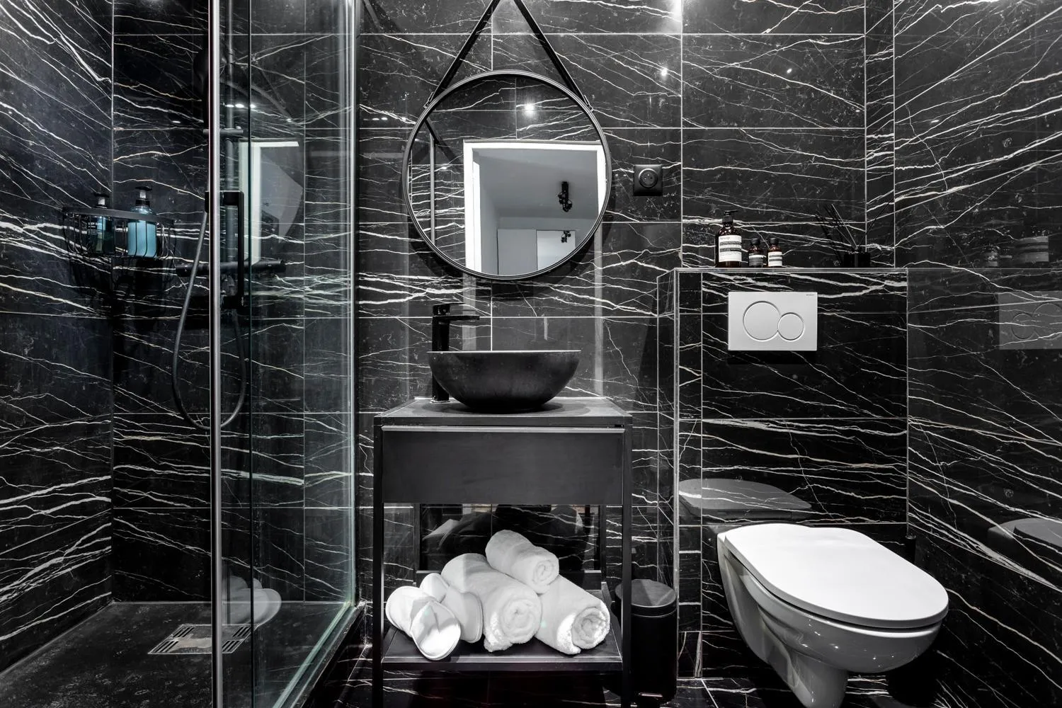 Shower in Best Stay Jeuneurs