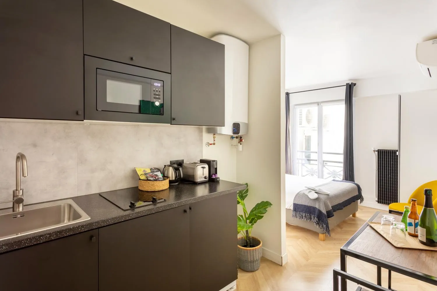Kitchen or kitchenette, Bed in Best Stay Jeuneurs