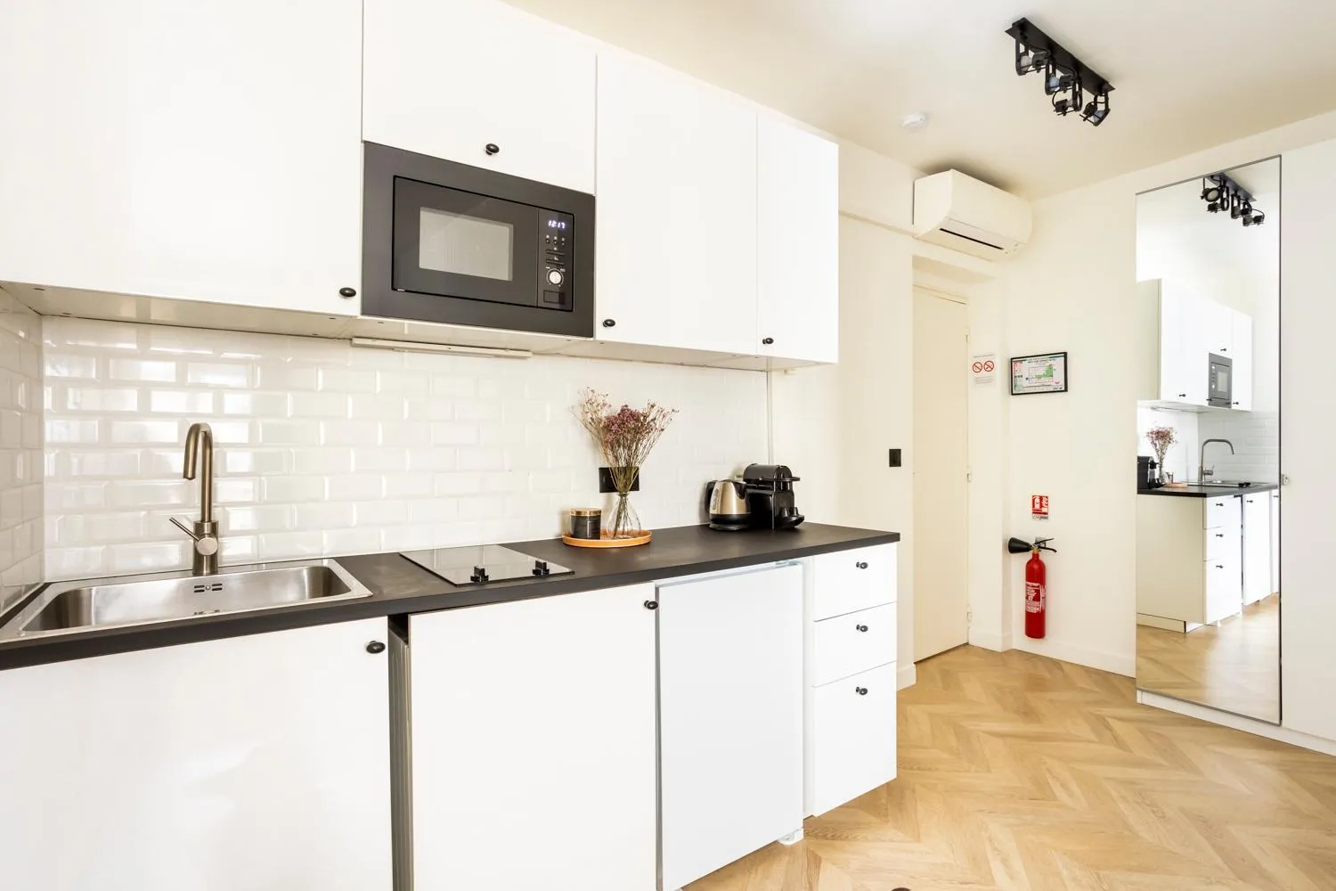 Kitchen or kitchenette in Best Stay Jeuneurs