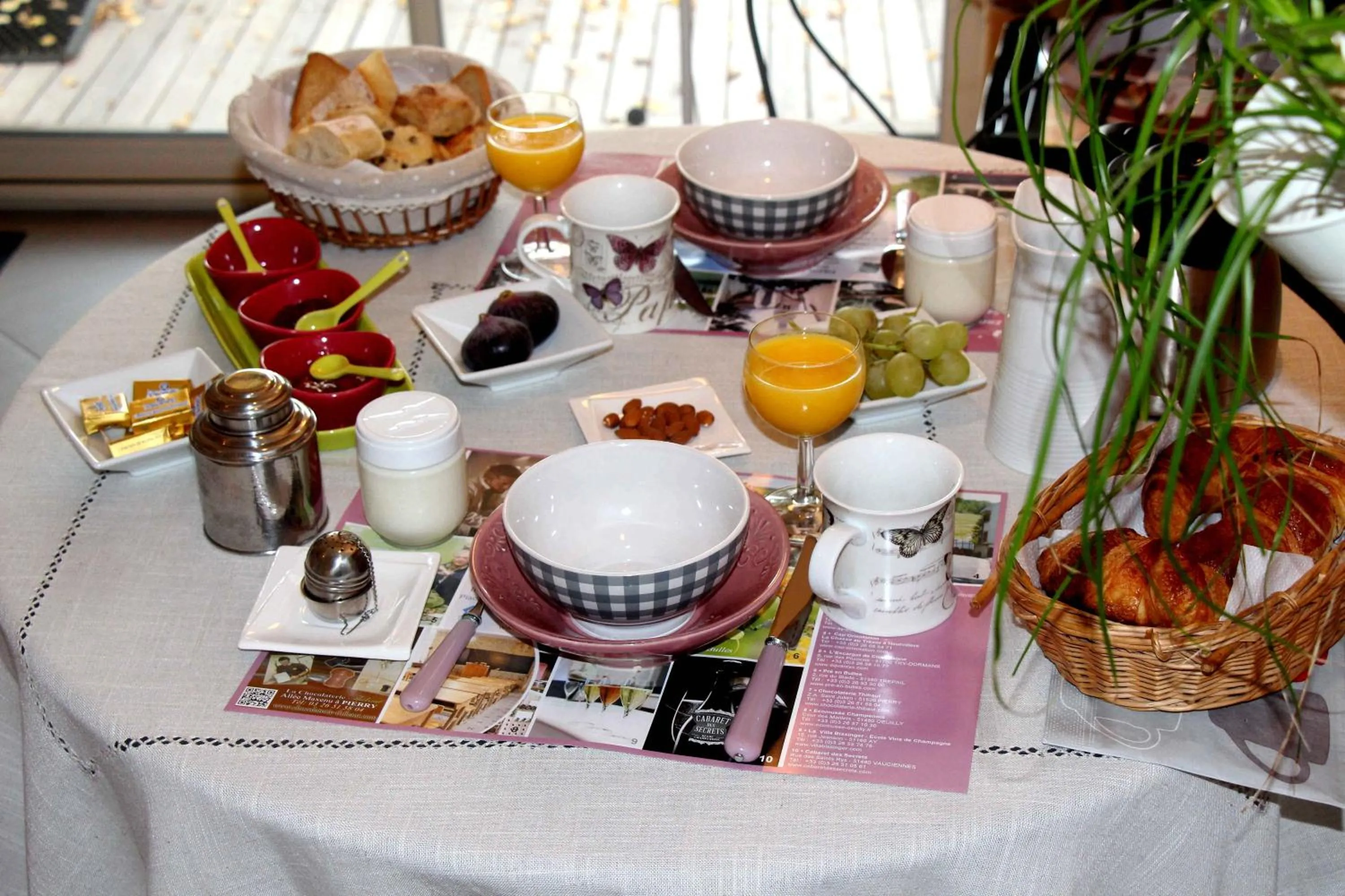 Breakfast in LA TUILIERE