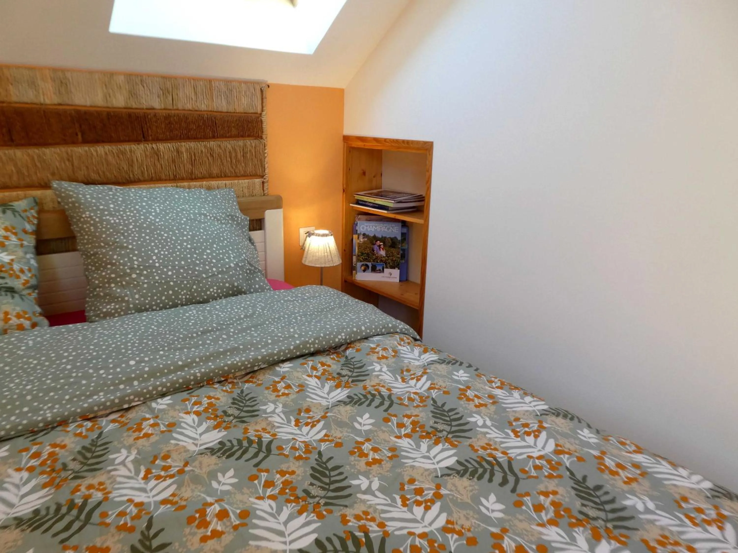 Photo of the whole room, Bed in LA TUILIERE