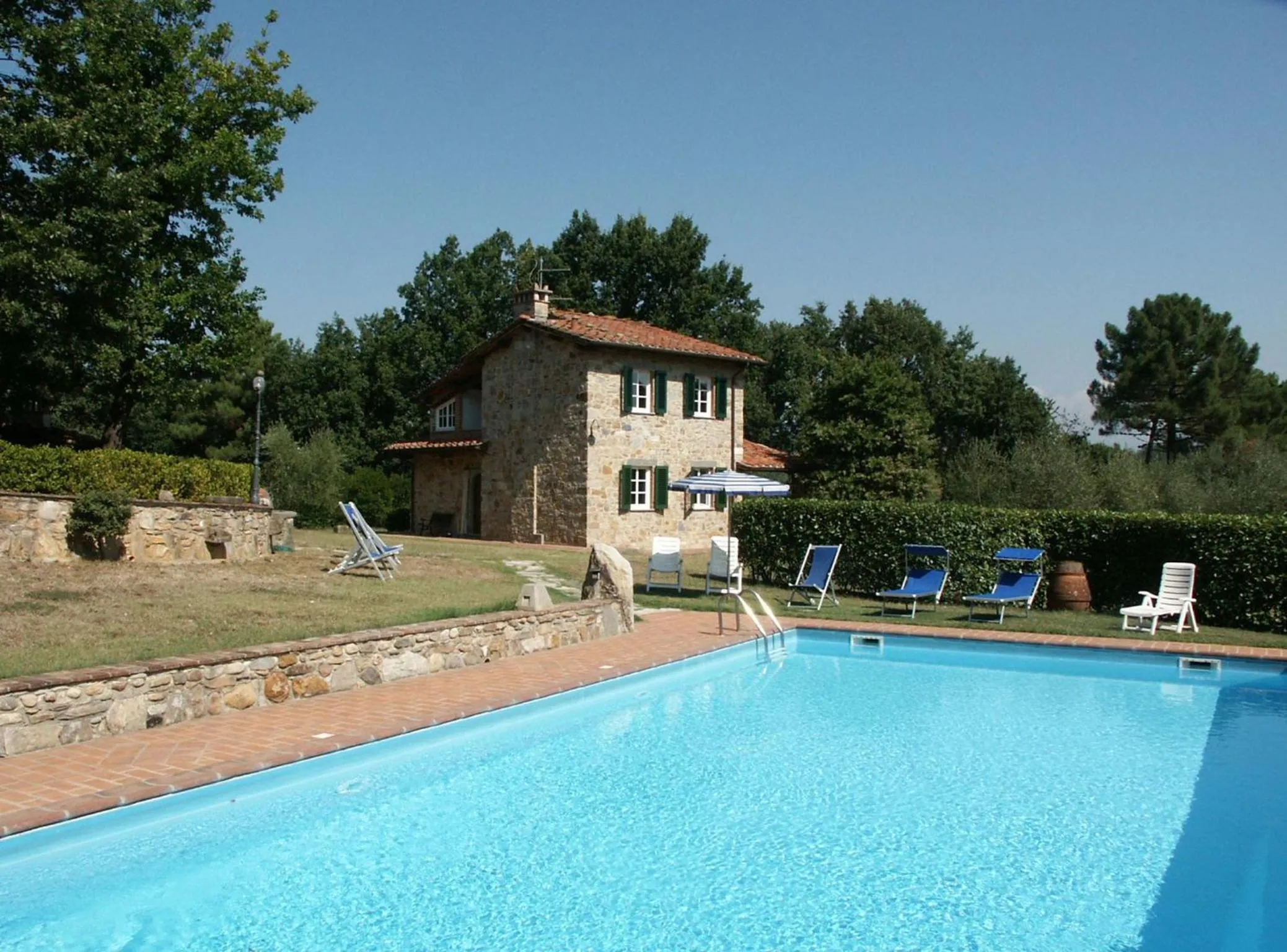 Property building in Broccolo by Salogi Villas