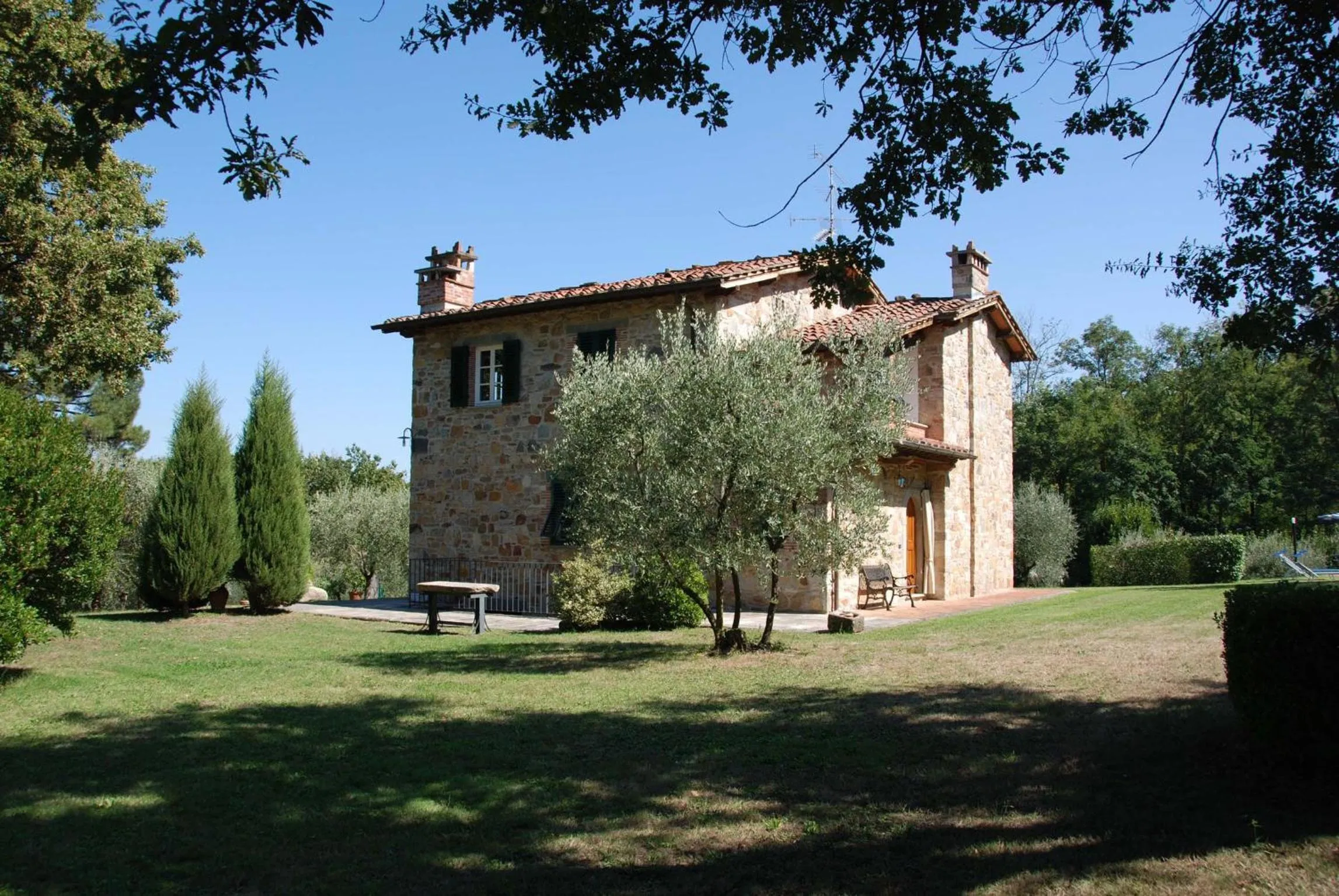 Property building in Broccolo by Salogi Villas