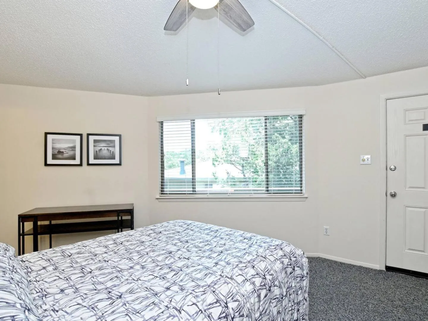 Bed in Blue Agave Bungalow - Community PoolHot Tub #14