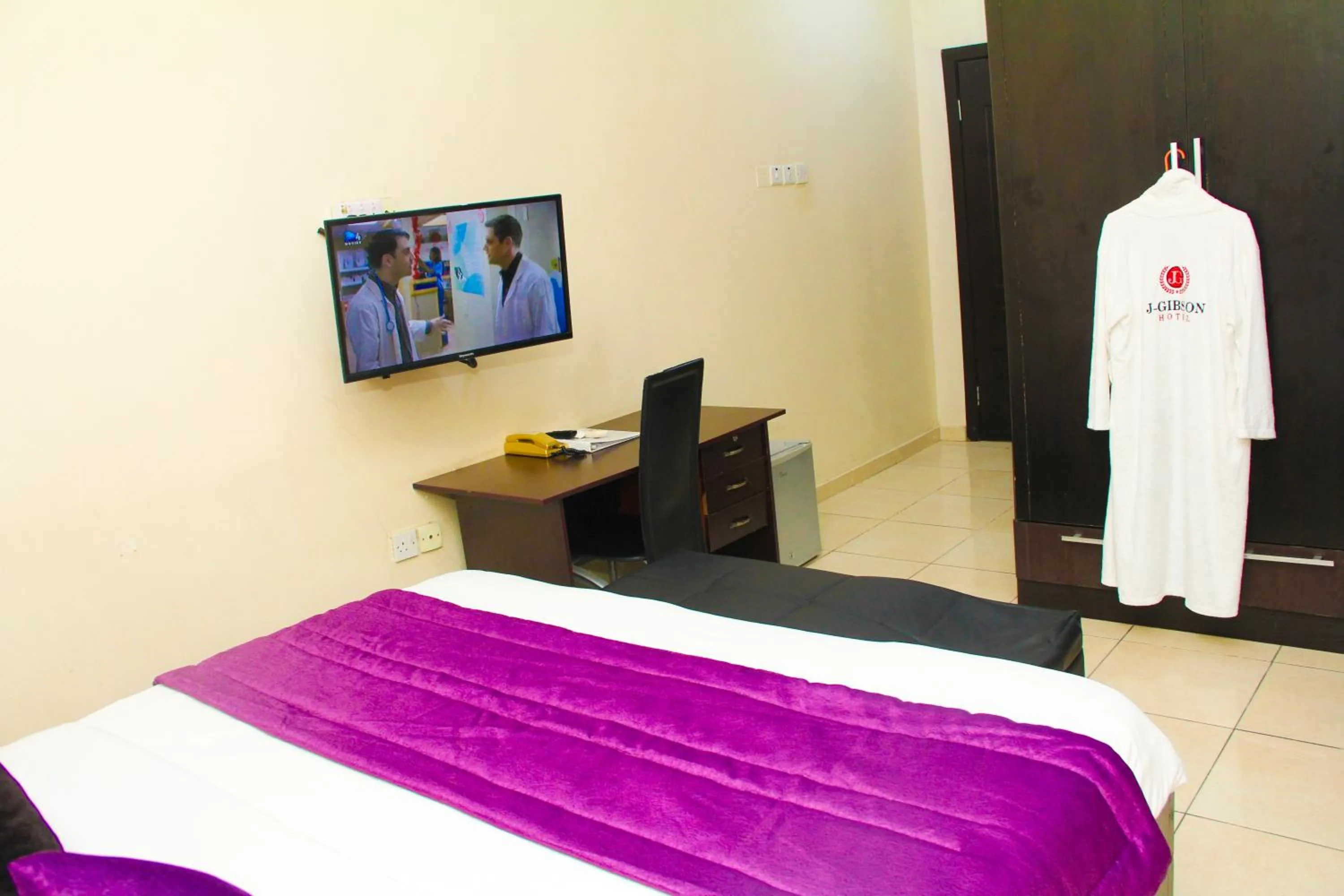 Bedroom, Bed in J Gibson Hotel