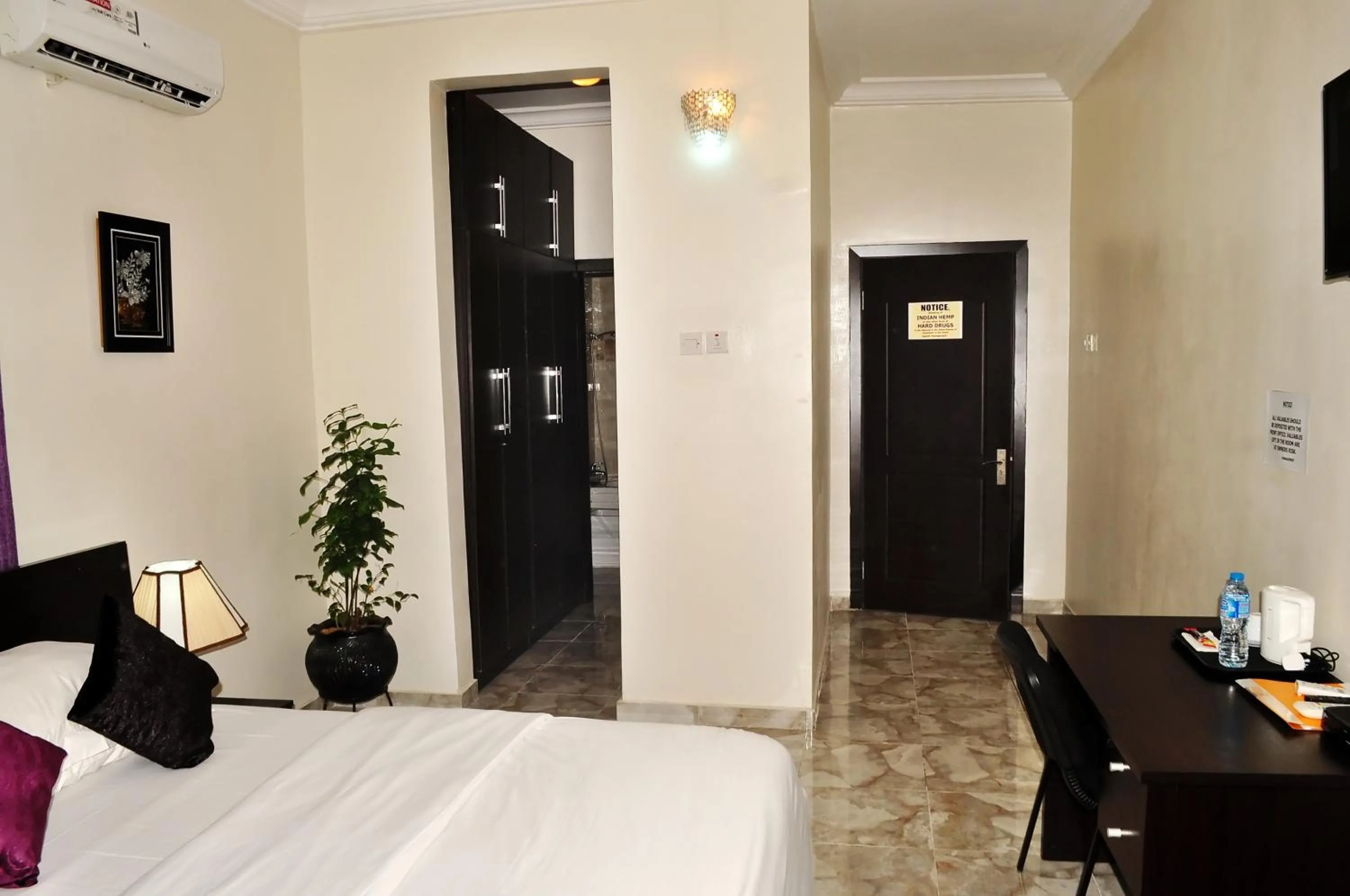 Bedroom, Bed in J Gibson Hotel