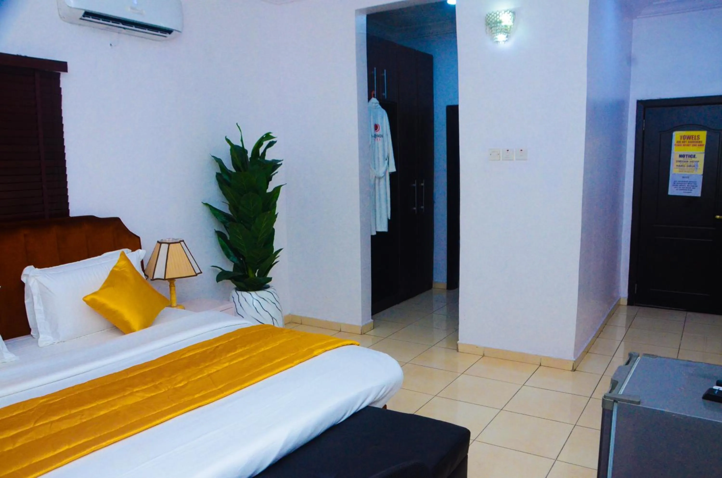 Bedroom, Bed in J Gibson Hotel