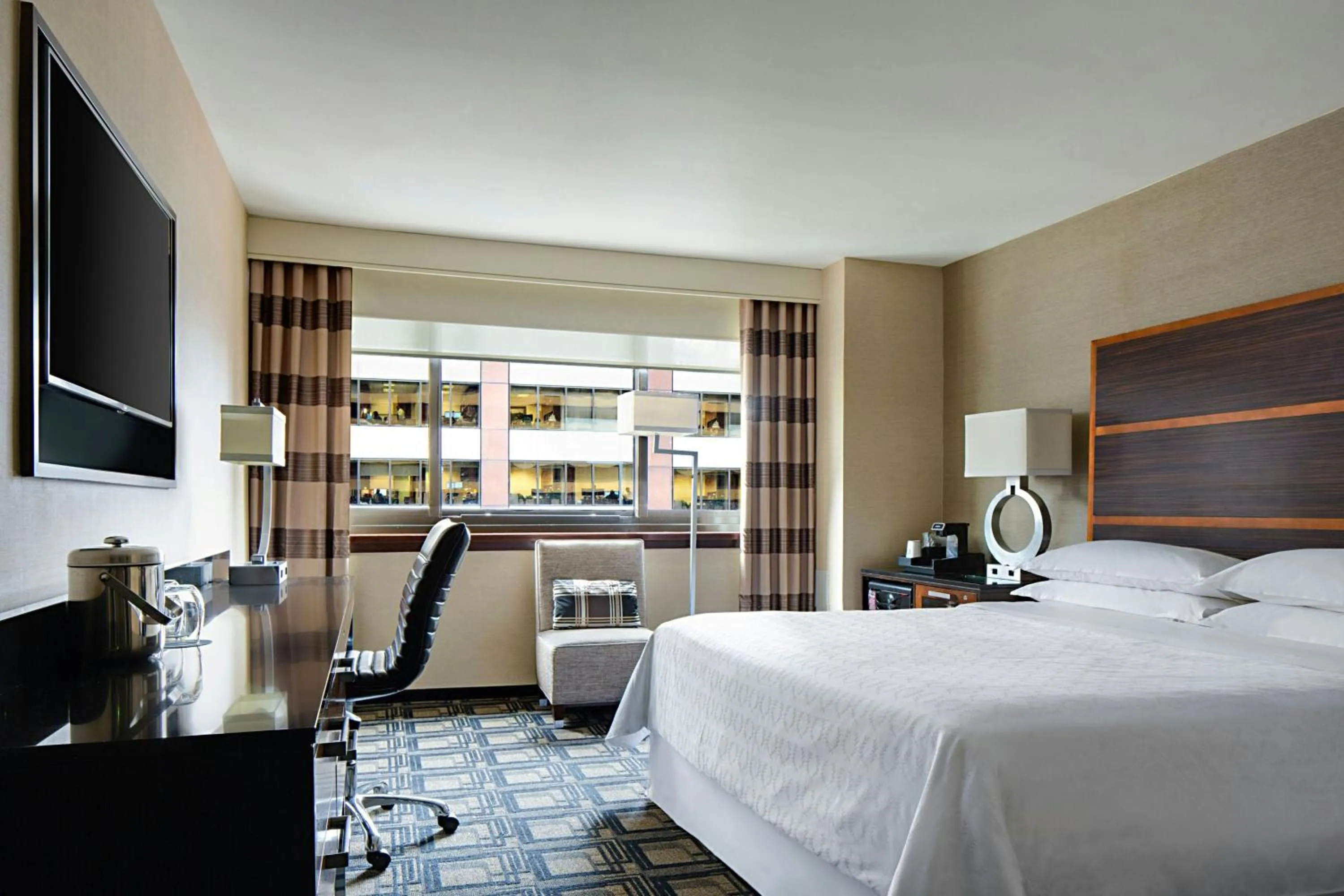 Photo of the whole room, Bed in Sheraton New York Times Square Hotel