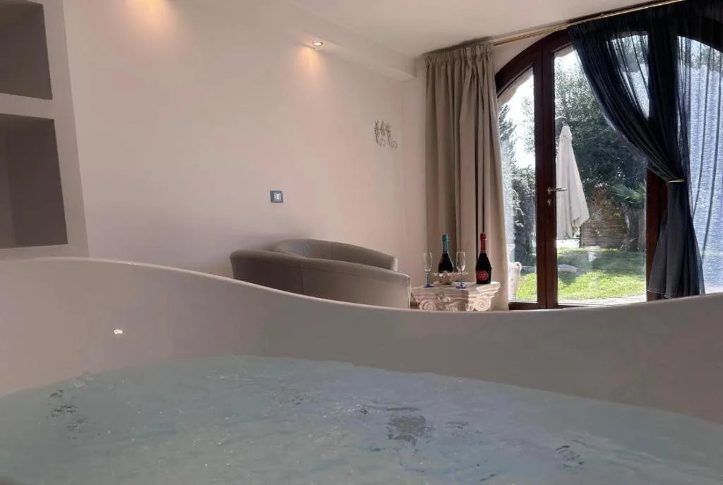 Hot Tub in Antica Dimora Palinuro