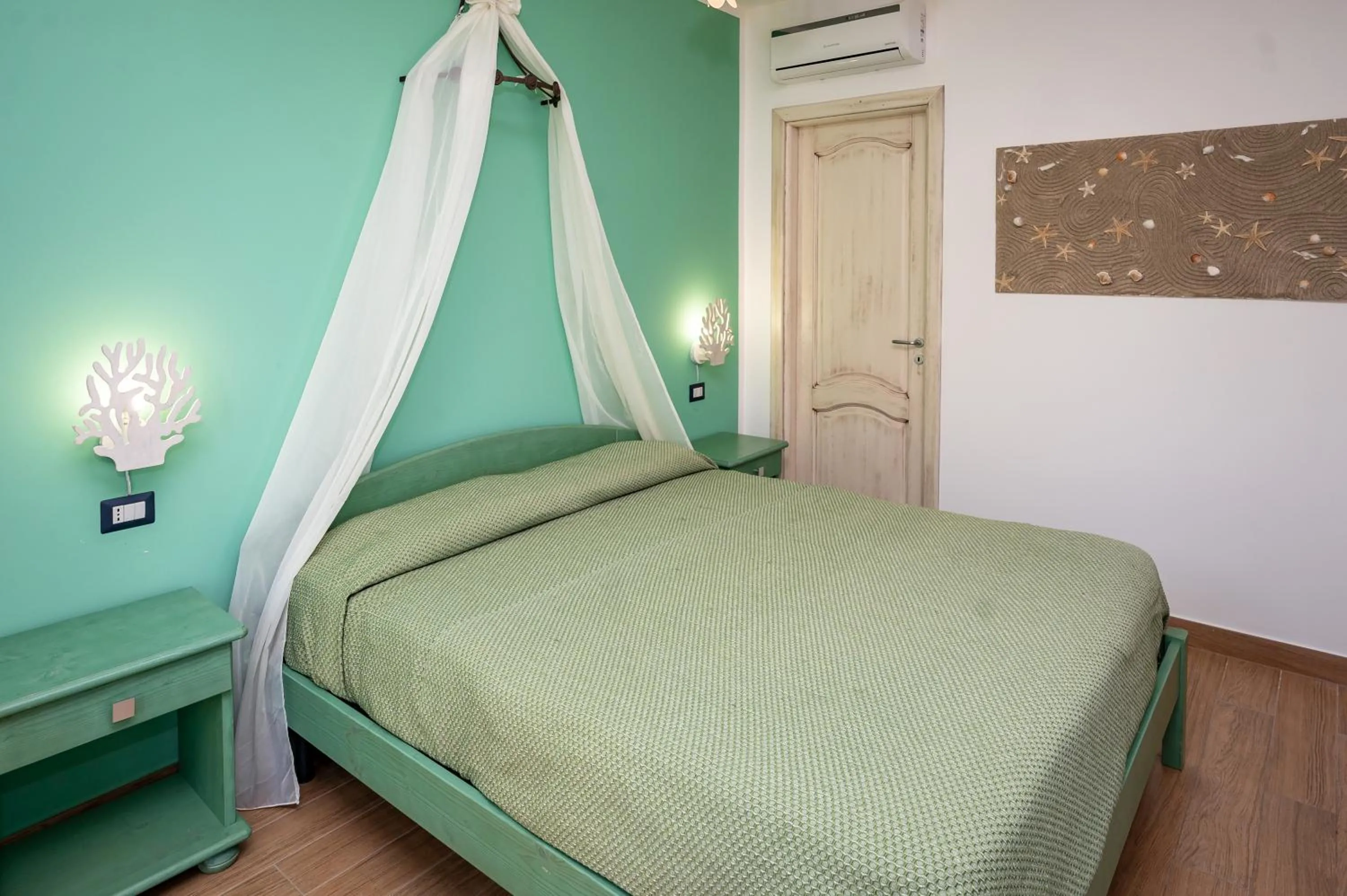 Photo of the whole room, Bed in Antica Dimora Palinuro